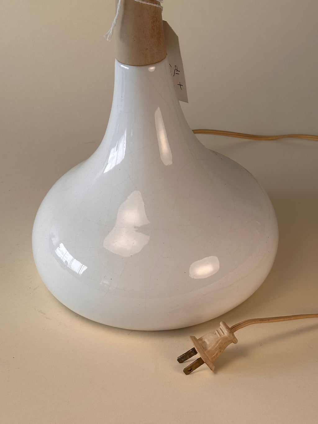 Lampe de table en céramique par Maurice Chalvignac fait au Québec