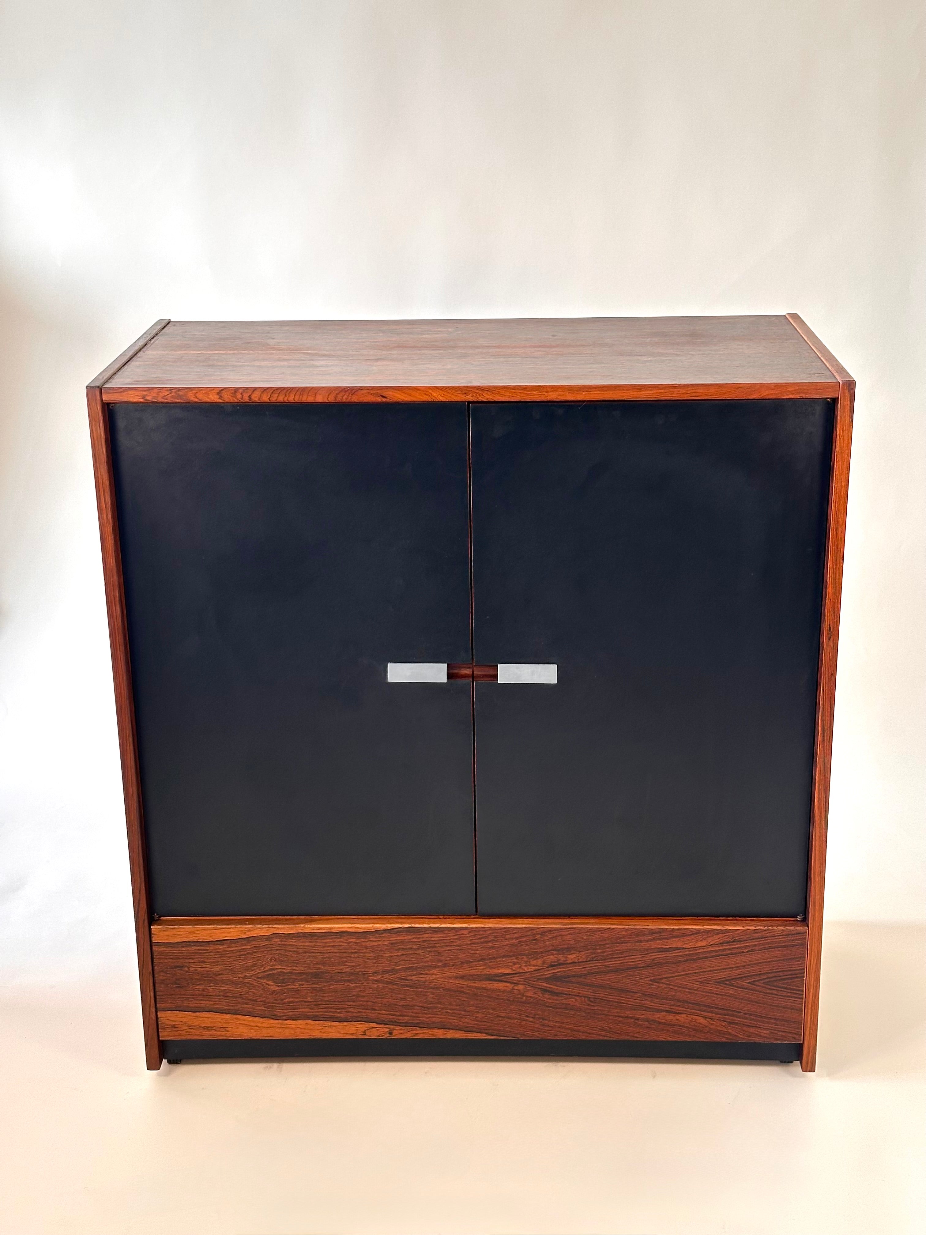 Commode en bois de rose brésilien, fait au Canada