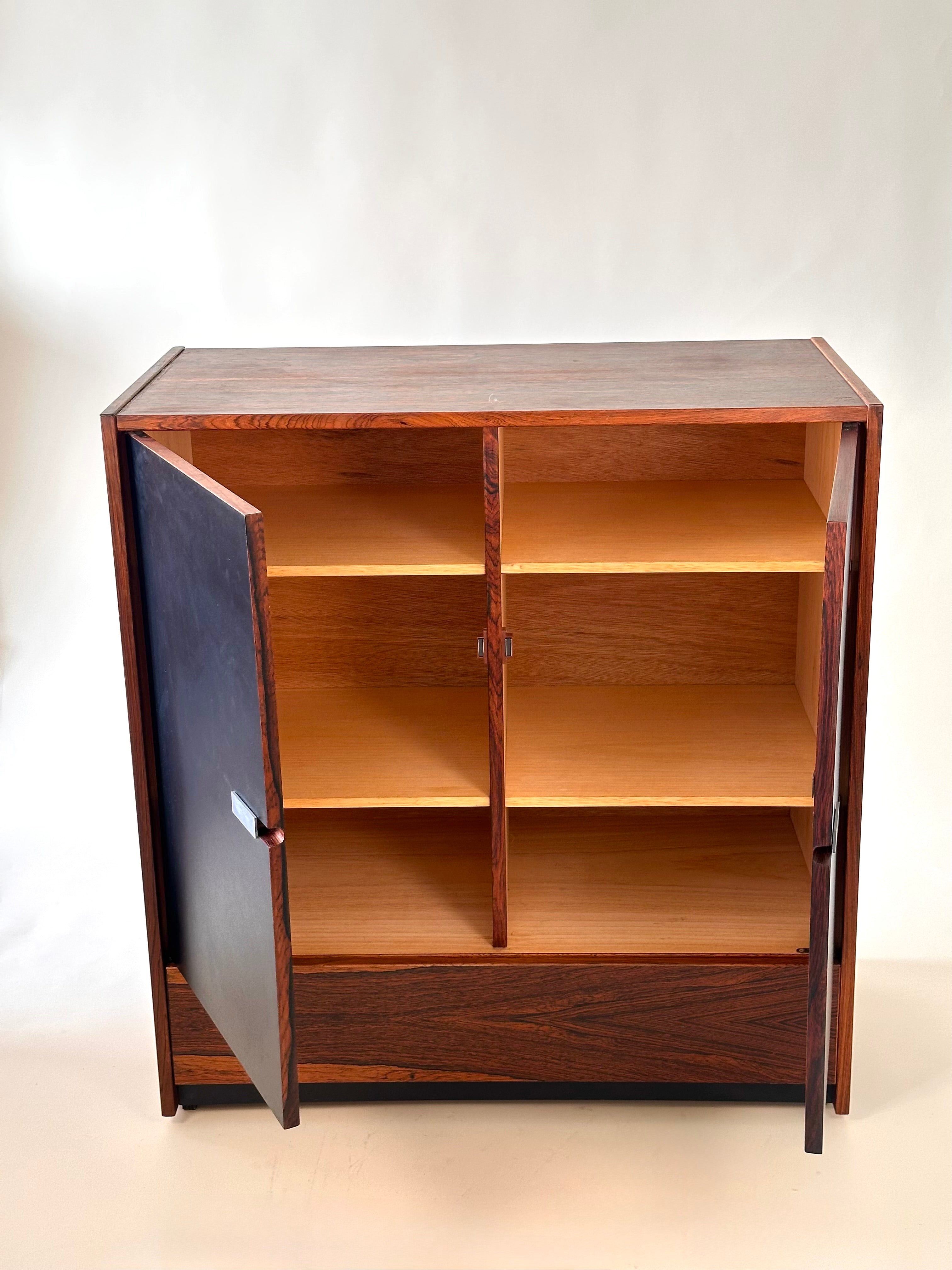 Commode en bois de rose brésilien, fait au Canada