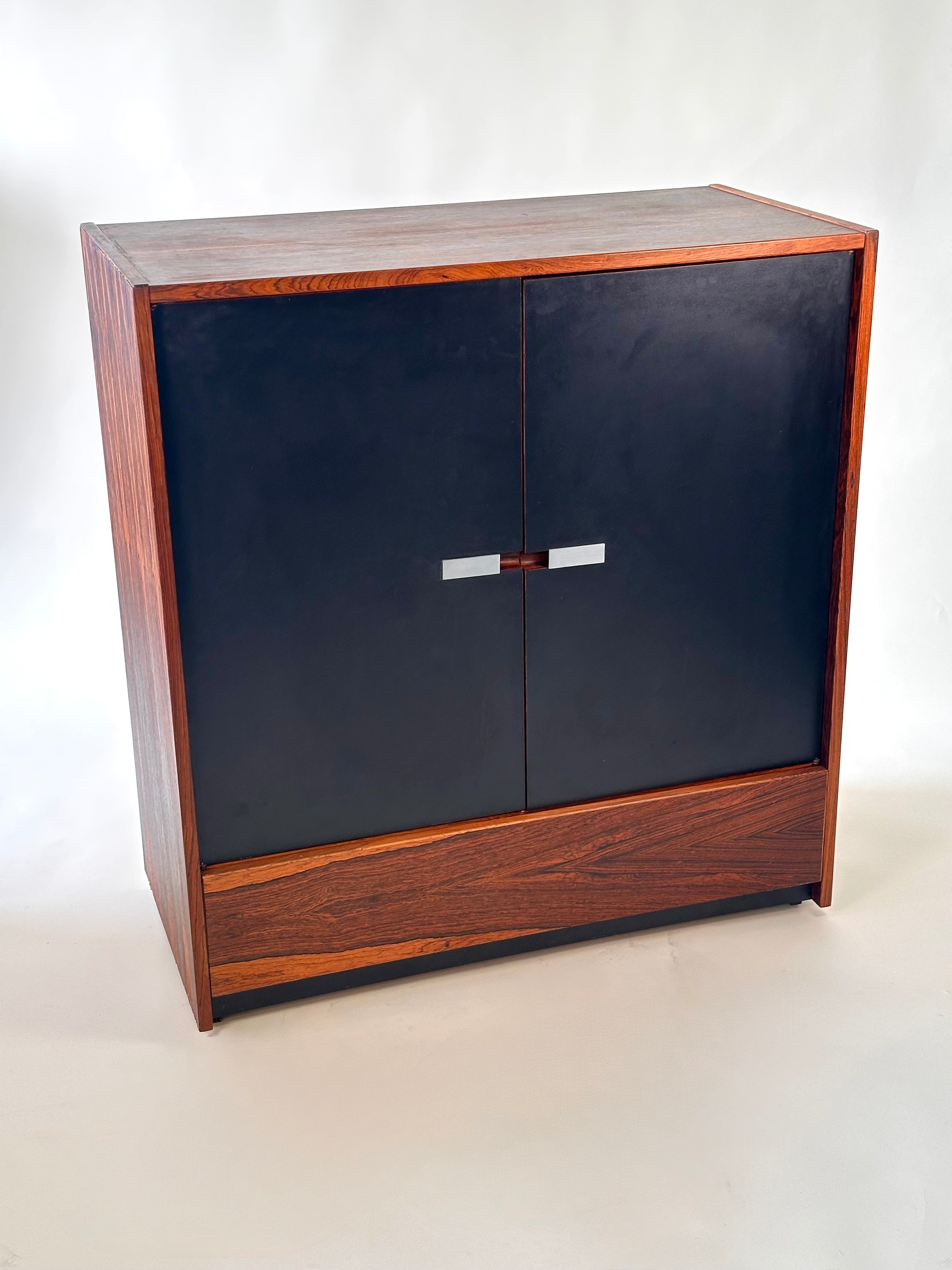 Commode en bois de rose brésilien, fait au Canada