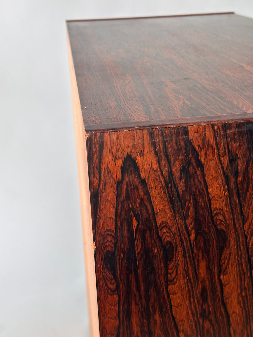 Commode en bois de rose brésilien, fait au Canada