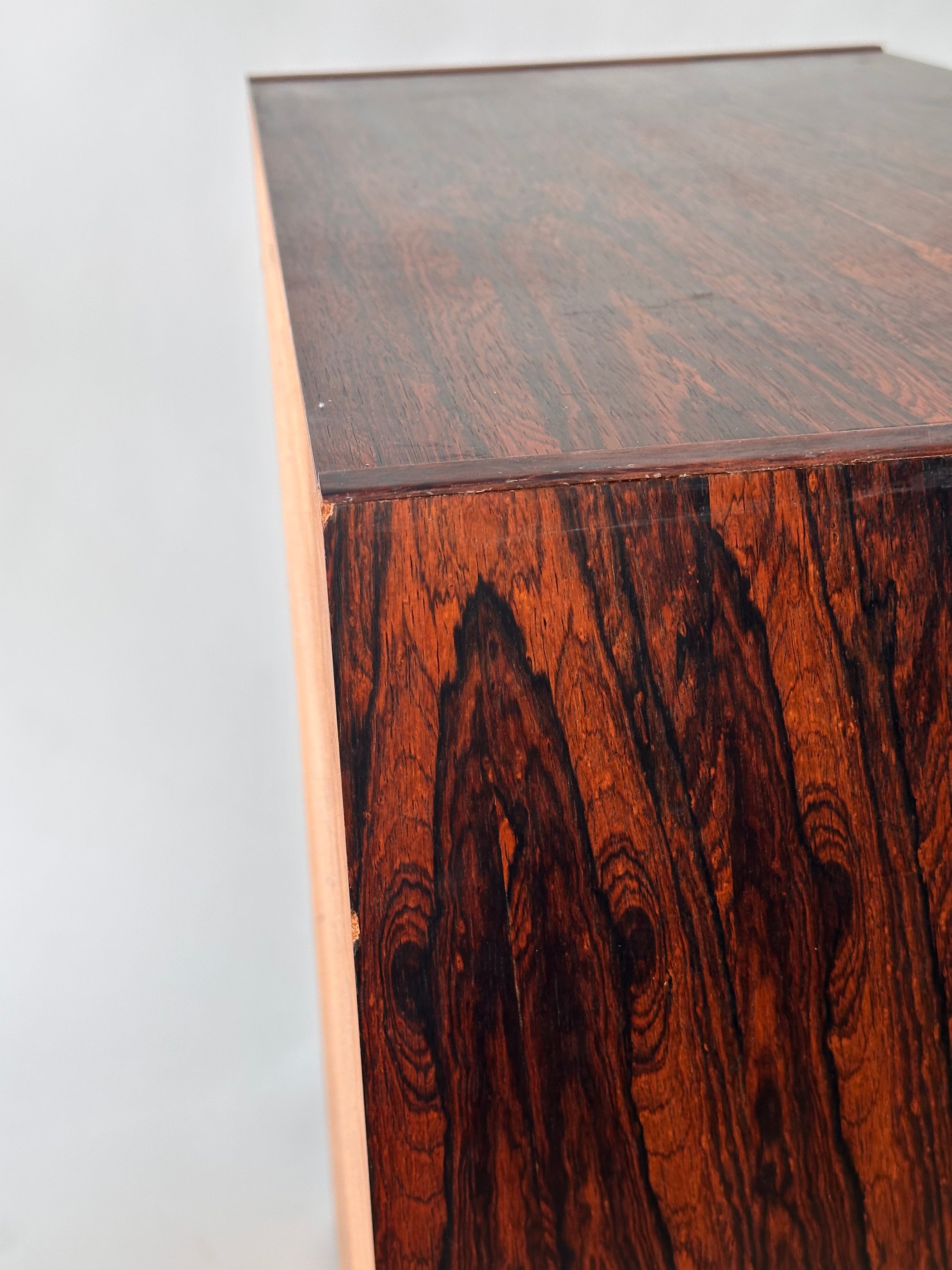 Commode en bois de rose brésilien, fait au Canada