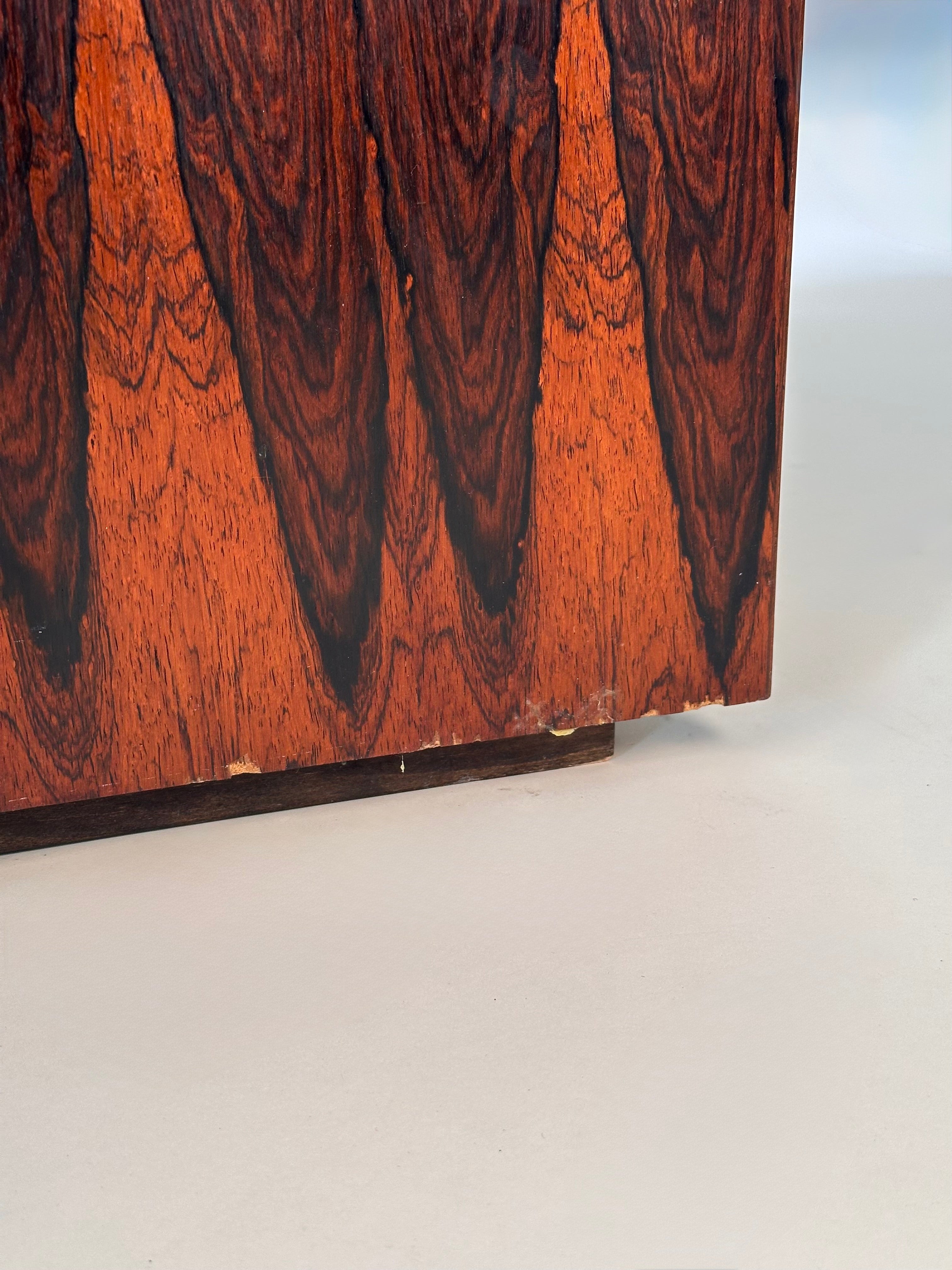 Commode en bois de rose brésilien, fait au Canada