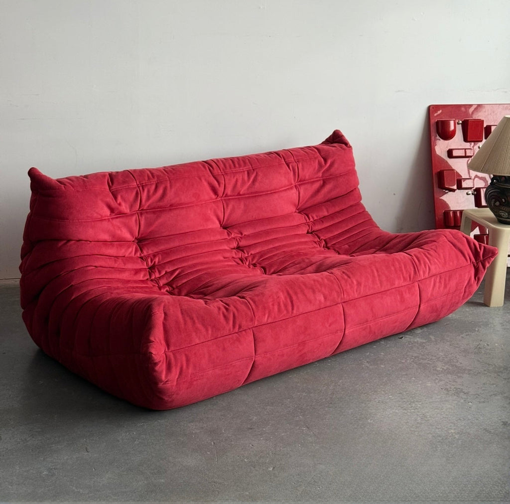 Canapé togo rouge Goya par Michel Ducaroy pour Ligne Roset, France