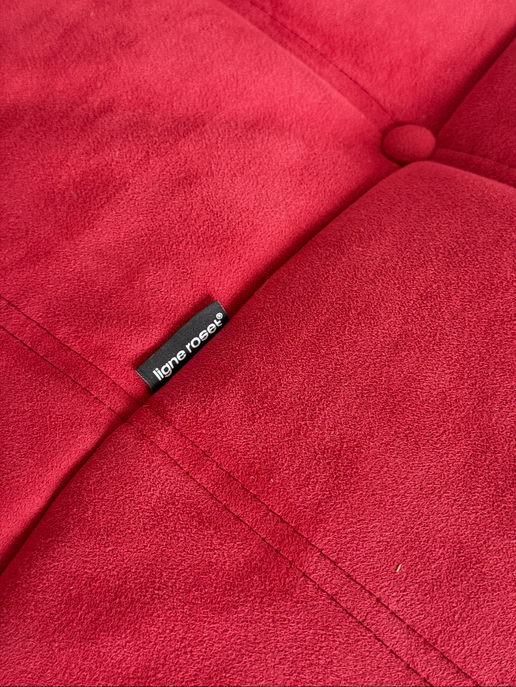 Canapé togo rouge Goya par Michel Ducaroy pour Ligne Roset, France