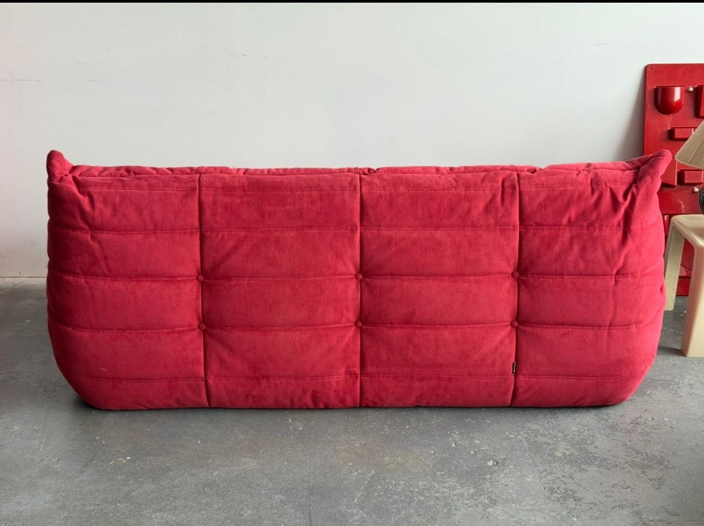 Canapé togo rouge Goya par Michel Ducaroy pour Ligne Roset, France