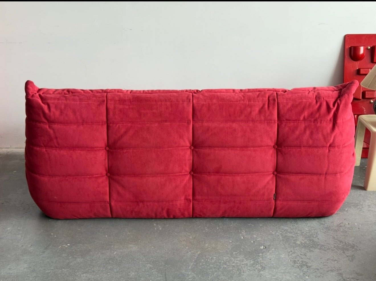 Canapé togo rouge Goya par Michel Ducaroy pour Ligne Roset, France