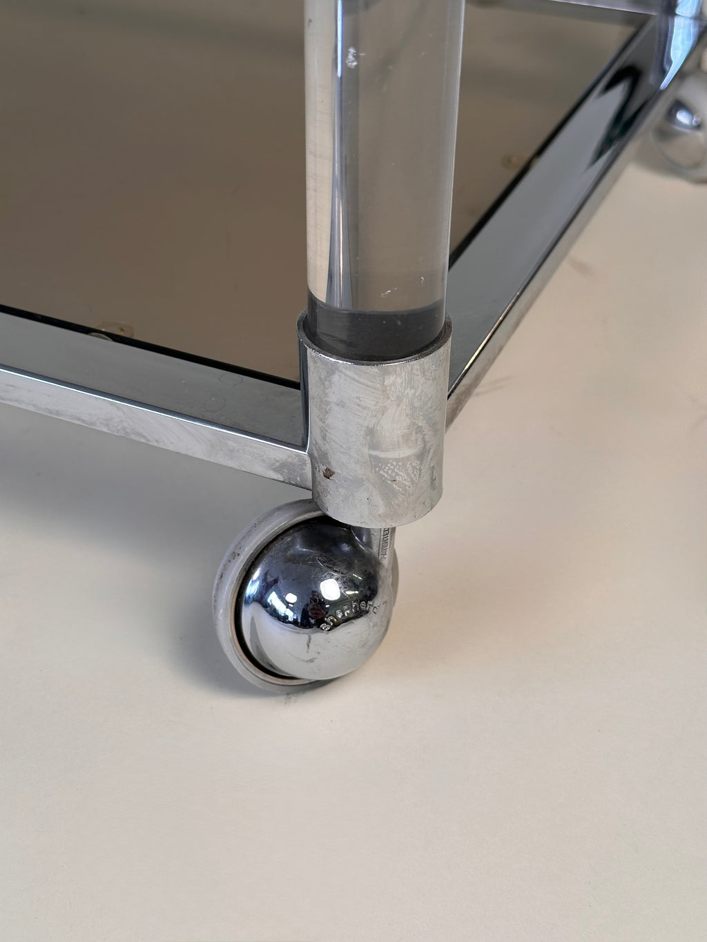 Chariot de bar en lucite
