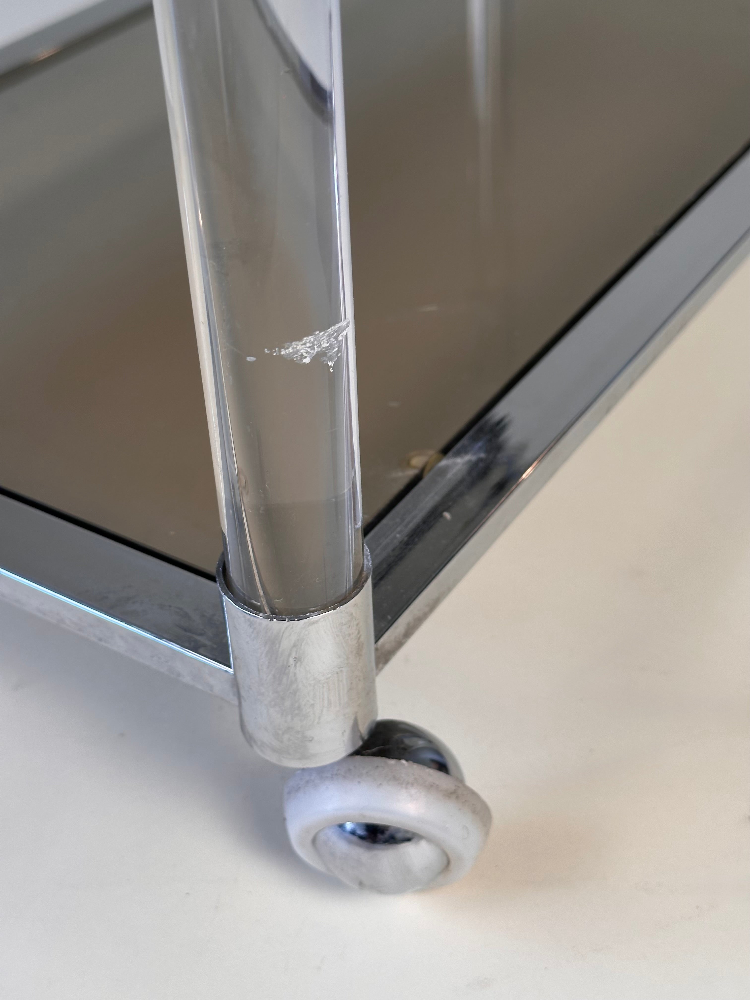 Chariot de bar en lucite