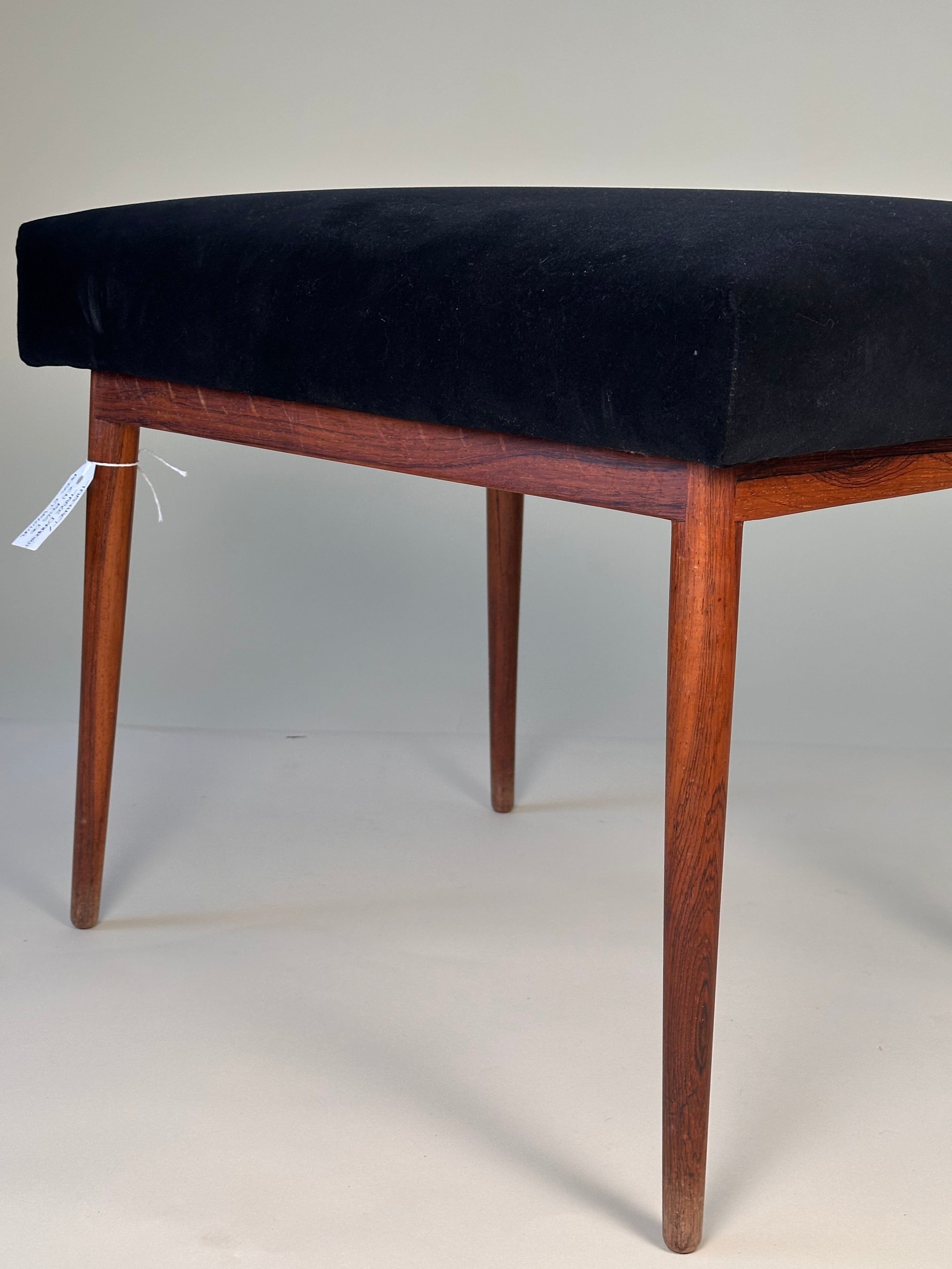 Paire de tabourets en bois de rose par Vap Canada