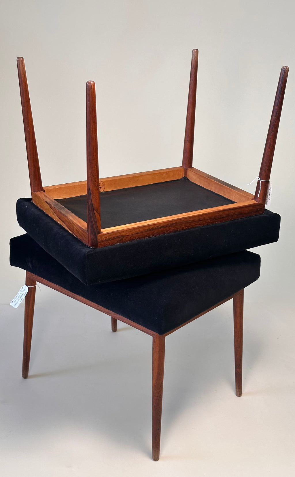 Paire de tabourets en bois de rose par Vap Canada
