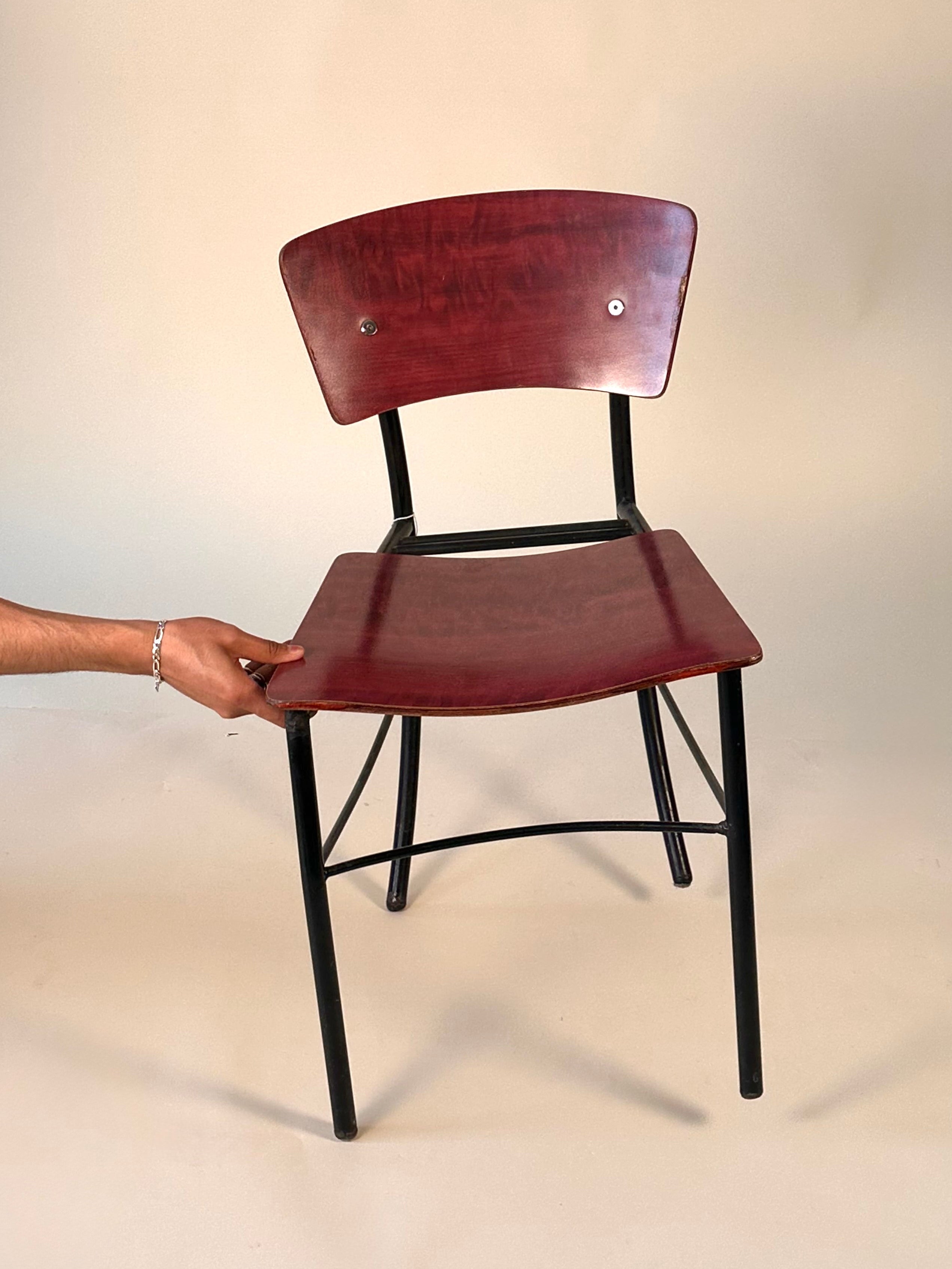 Chaise "M" par Alain degagne, fait à Montreal