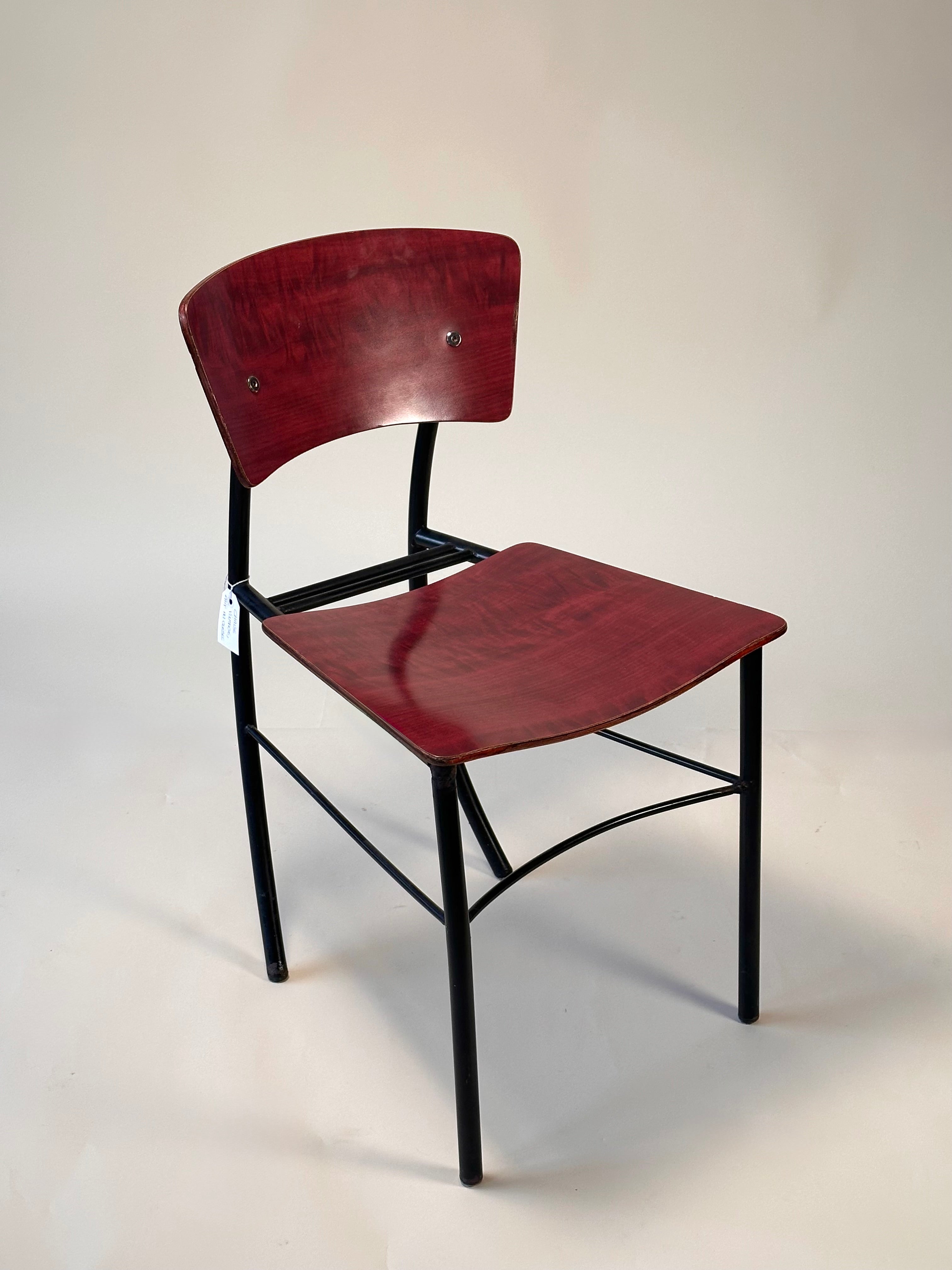 Chaise "M" par Alain degagne, fait à Montreal