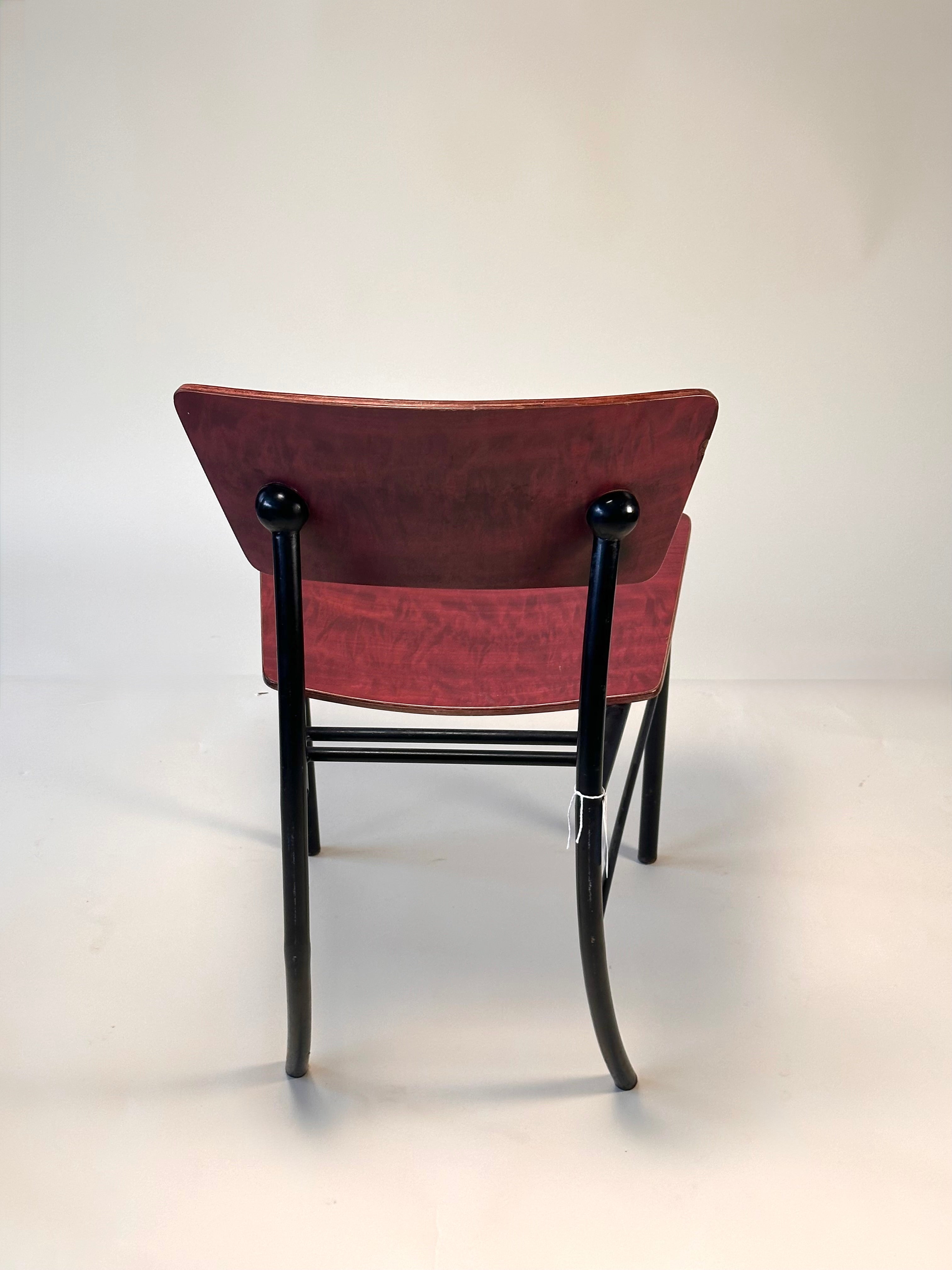 Chaise "M" par Alain degagne, fait à Montreal