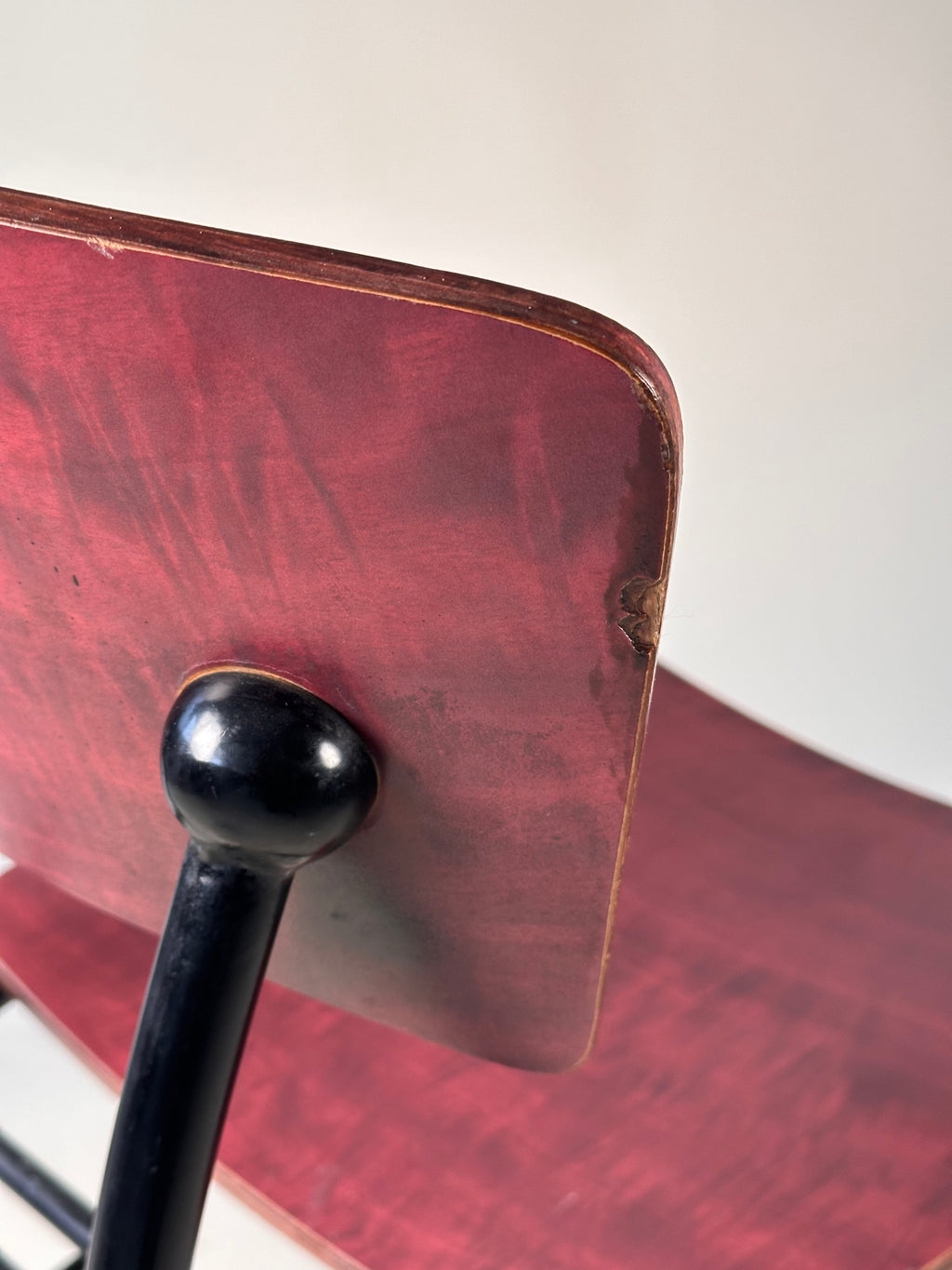 Chaise "M" par Alain degagne, fait à Montreal