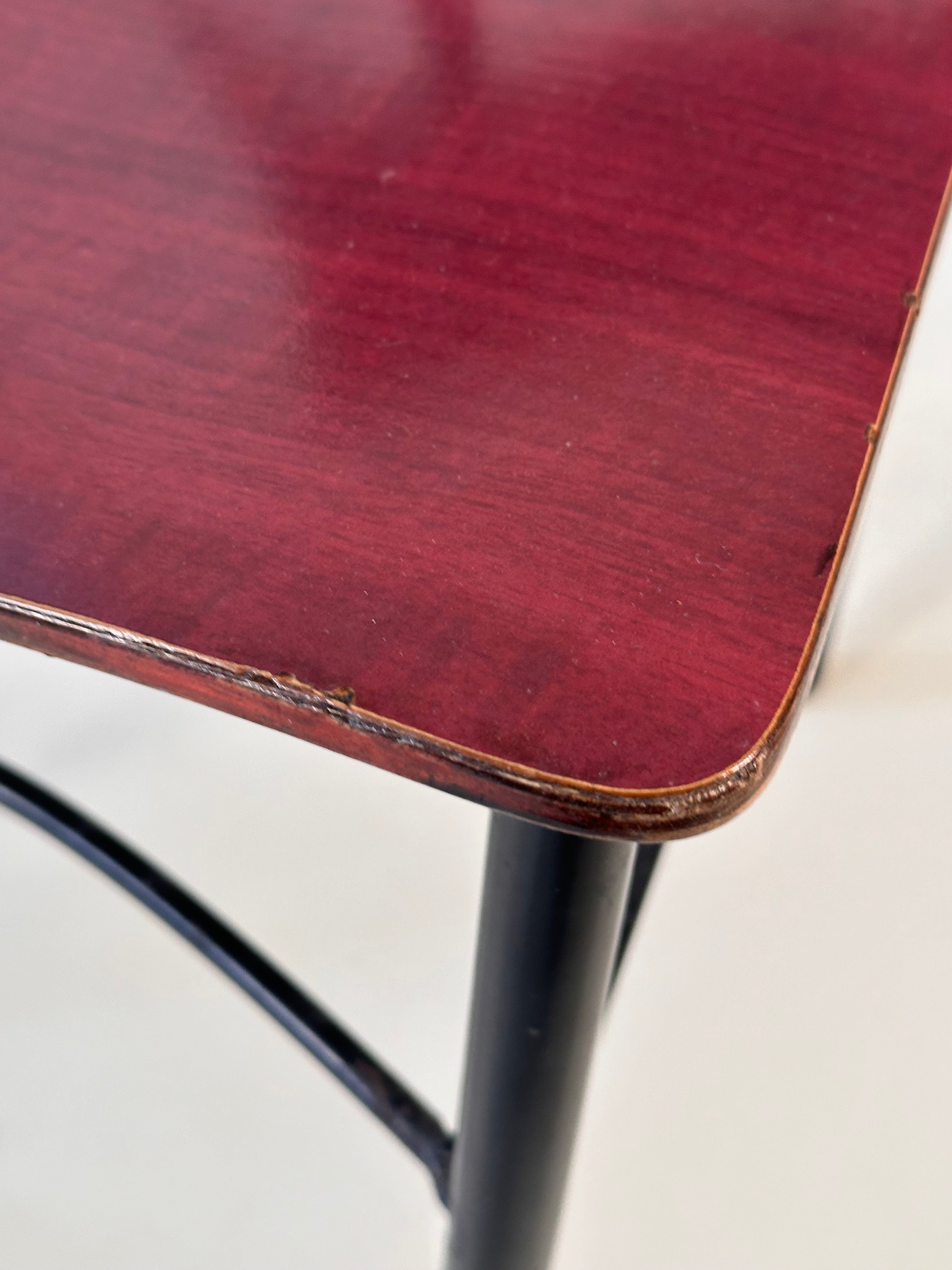 Chaise "M" par Alain degagne, fait à Montreal