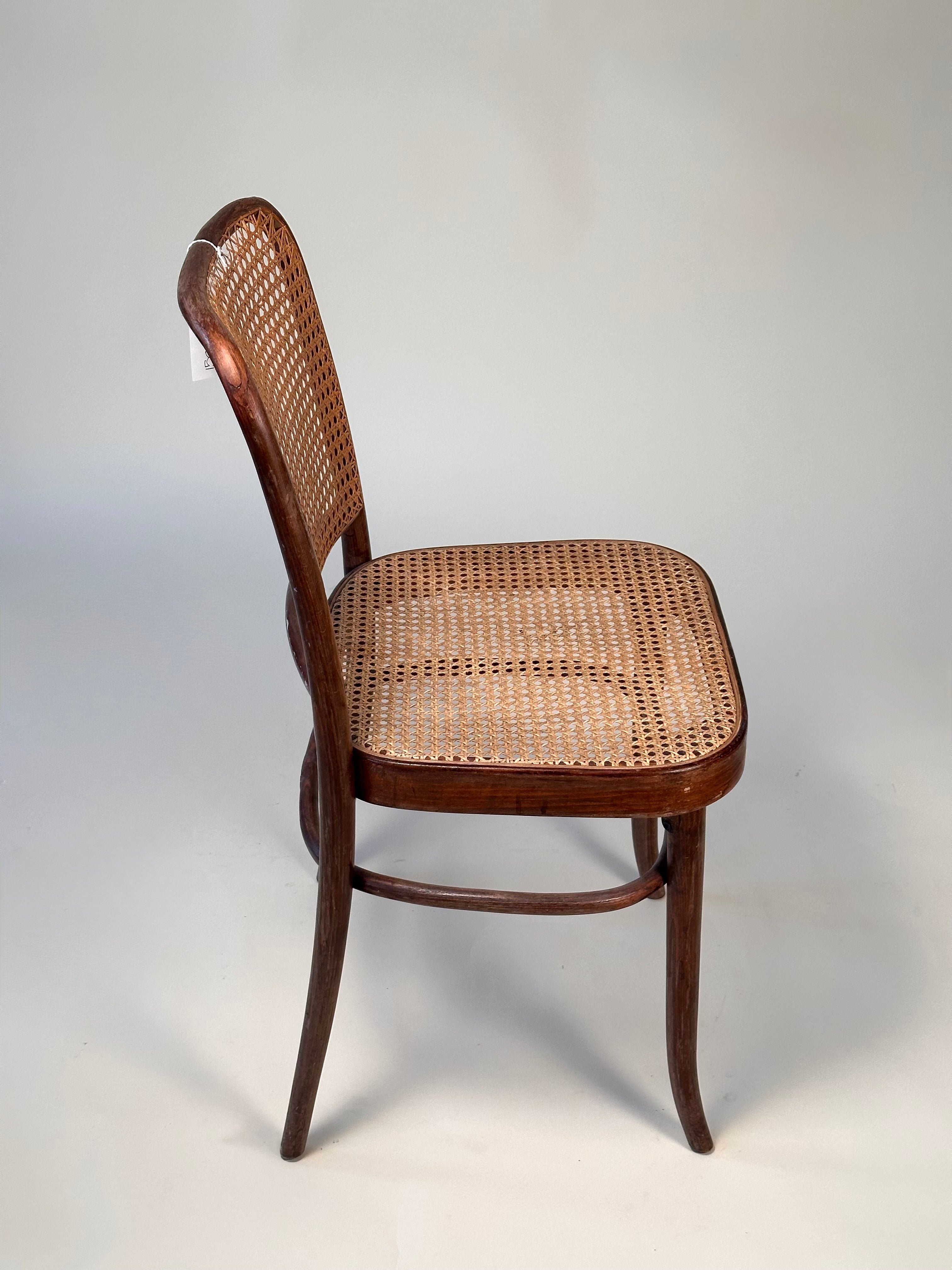 Chaise modèle 811 par ligna drouvania
