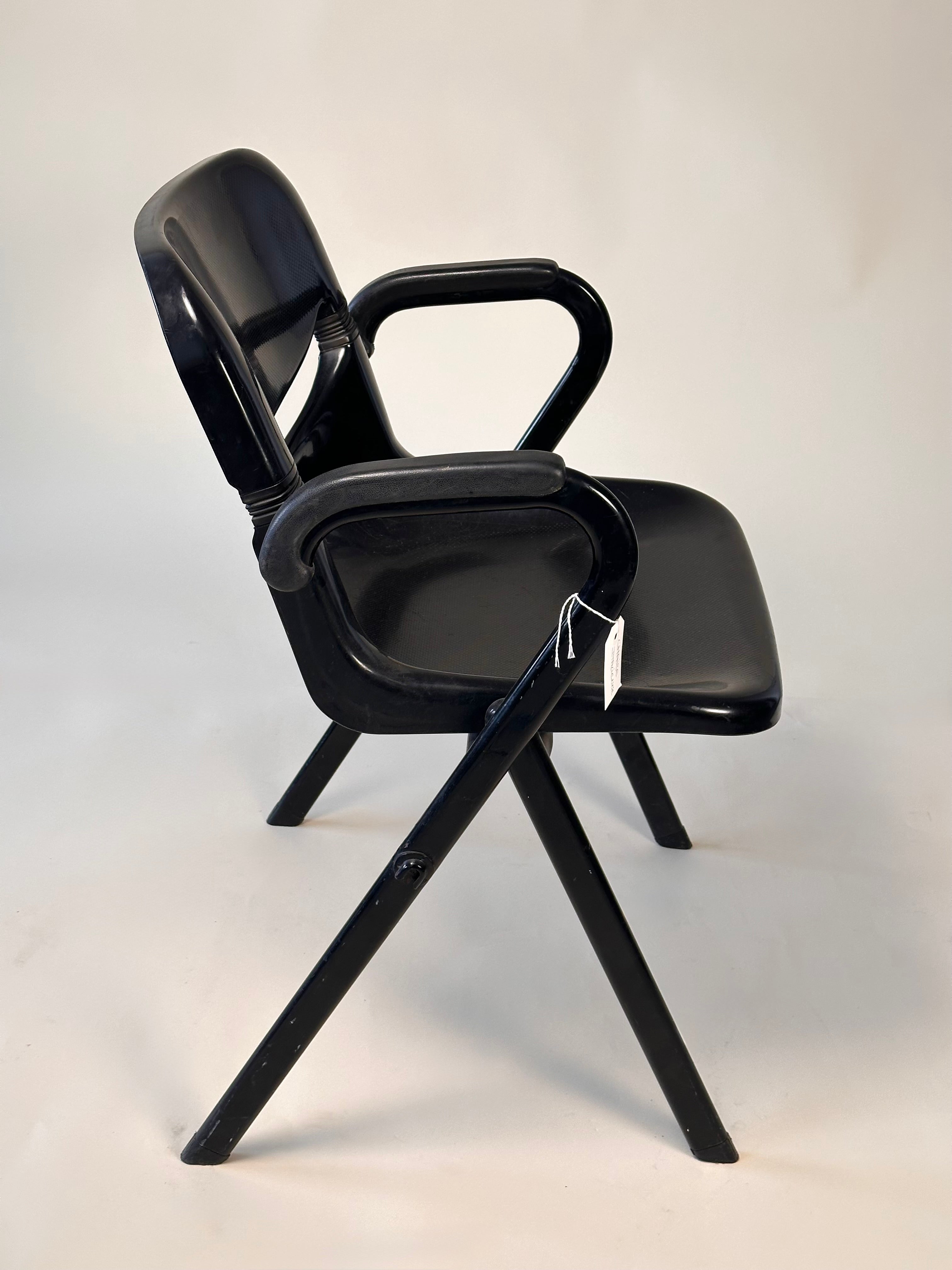 Chaise "dorsal" par Emilio Ambasz & Giancarlo Piretti pour Openark, fait en Italie
