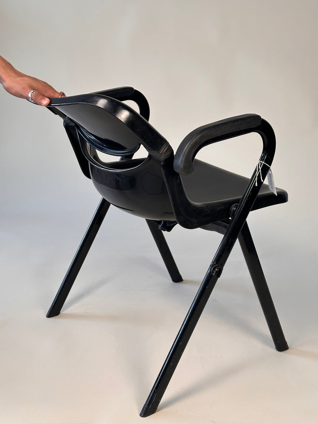 Chaise "dorsal" par Emilio Ambasz & Giancarlo Piretti pour Openark, fait en Italie