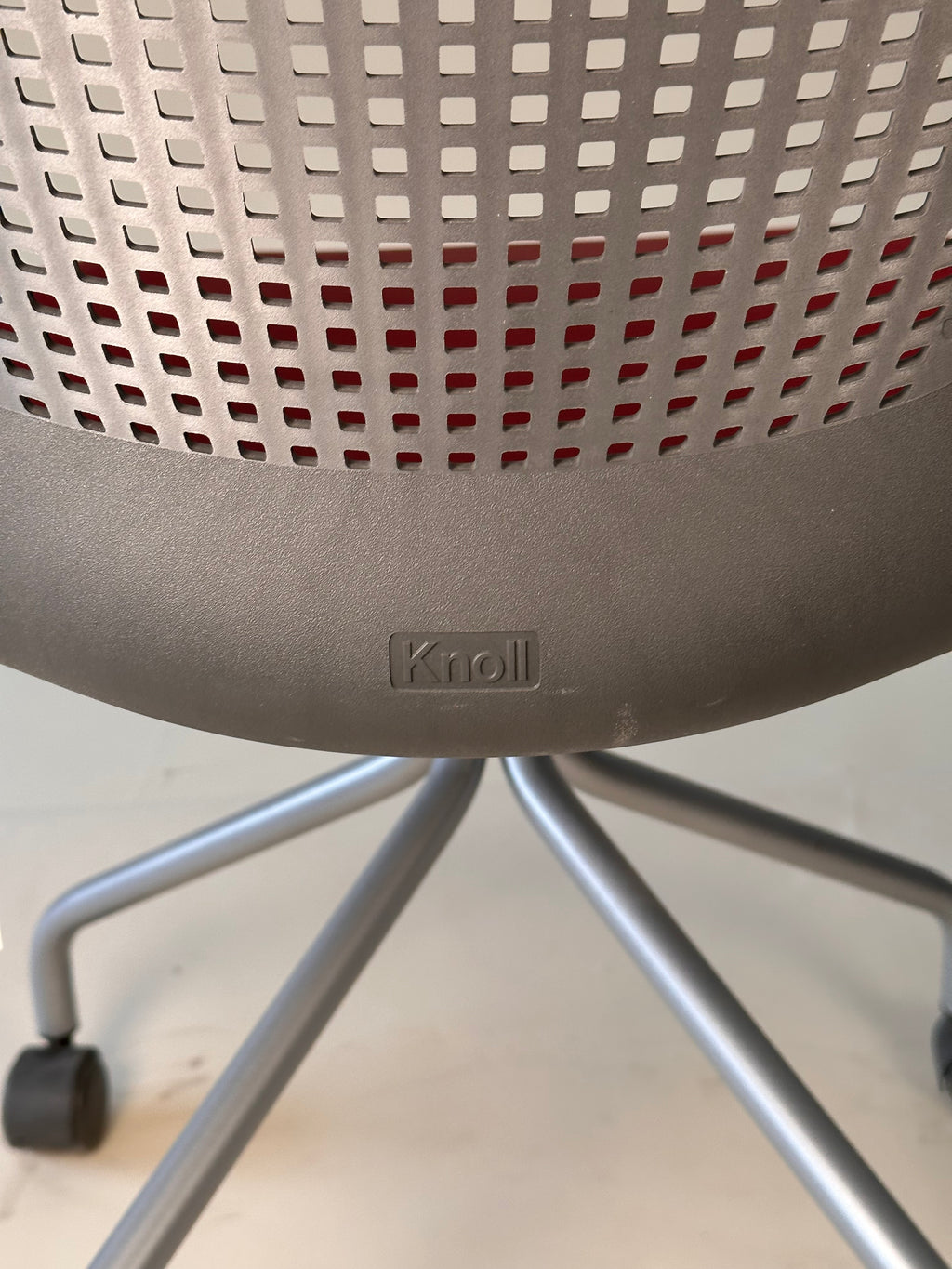 Chaise MultiGeneration avec base hybride par Formway Design pour Knoll, 2013