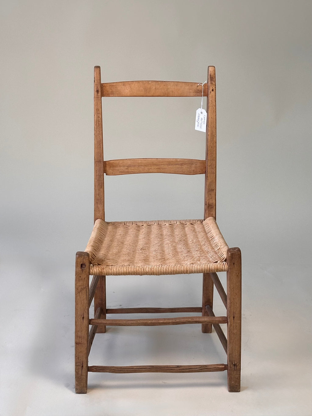 Chaise antique en bois