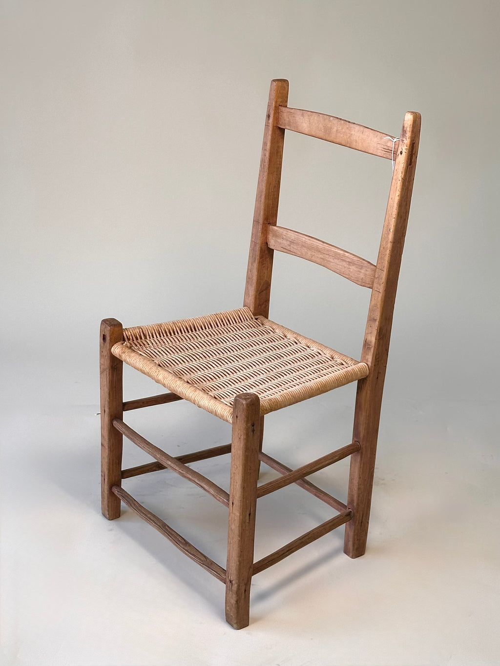 Chaise antique en bois