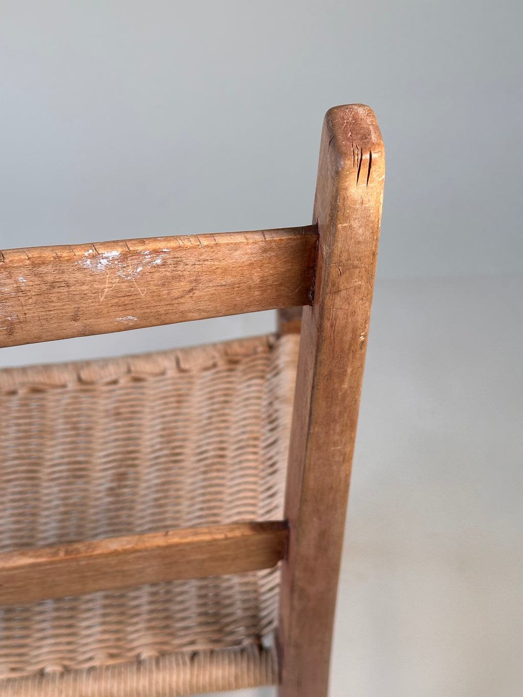 Chaise antique en bois