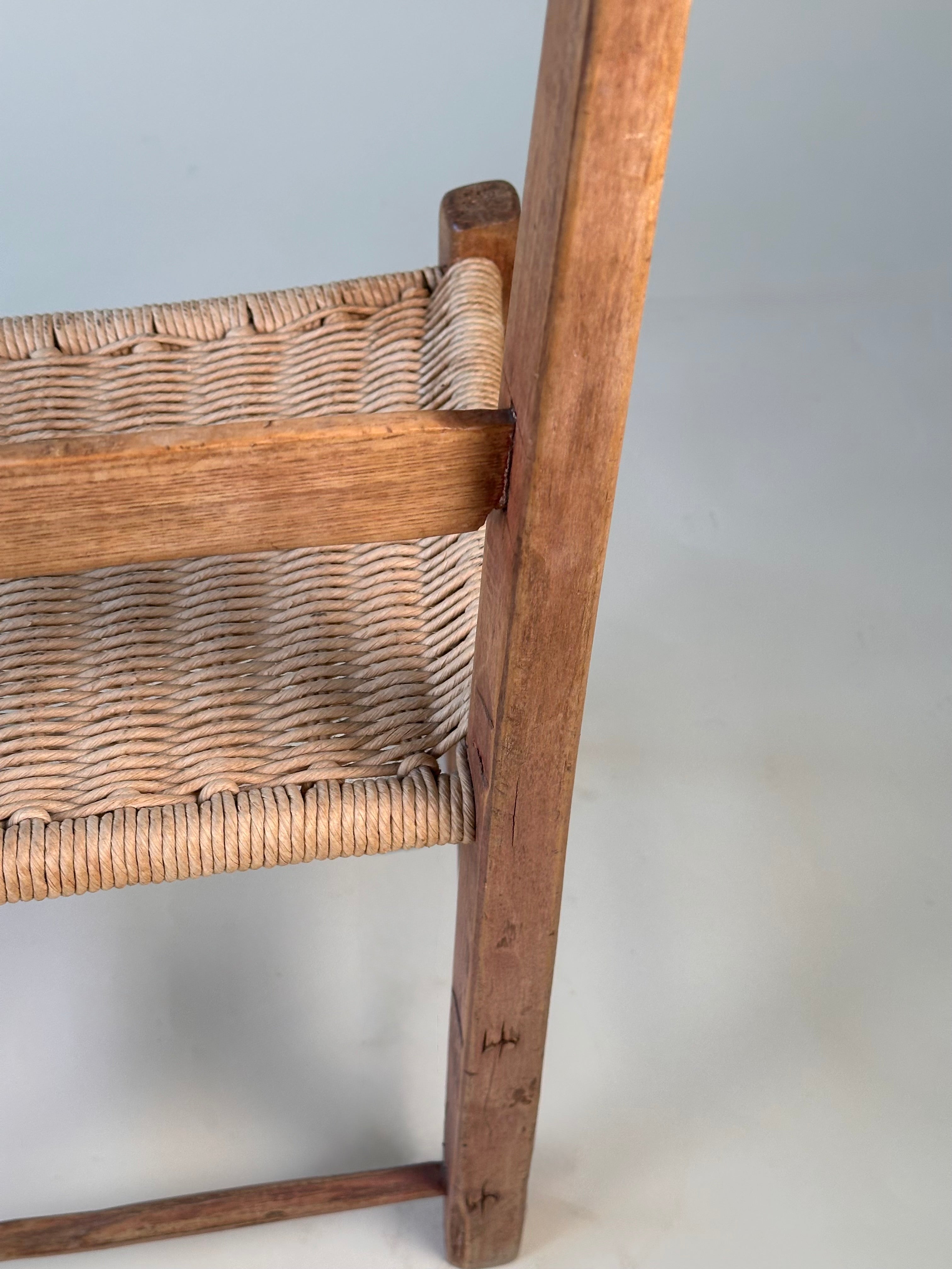 Chaise antique en bois