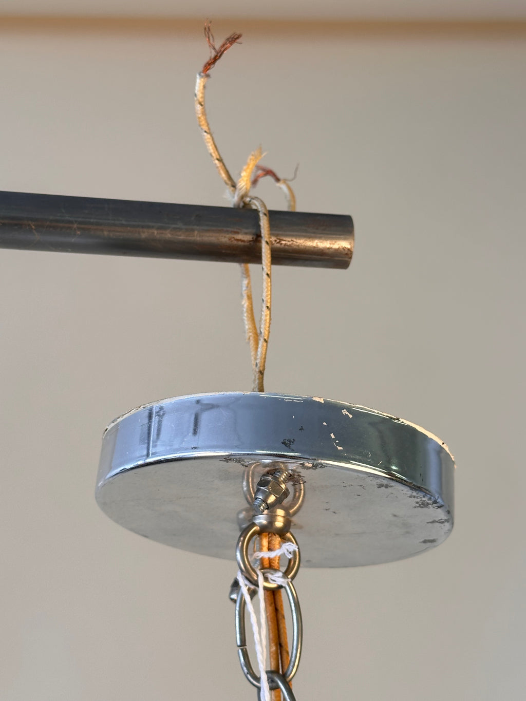 Lampe à suspension en forme d’ampoule par V.V, fait en France