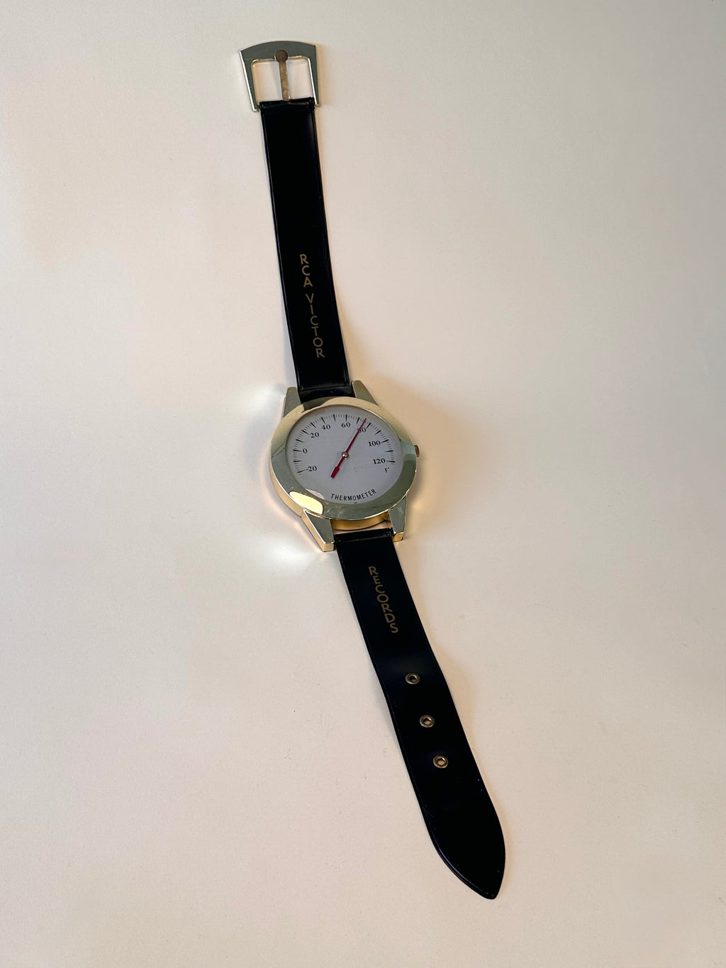 Thermomètre mural vintage en forme de montre par RCA Victor, fabriqué au Japon