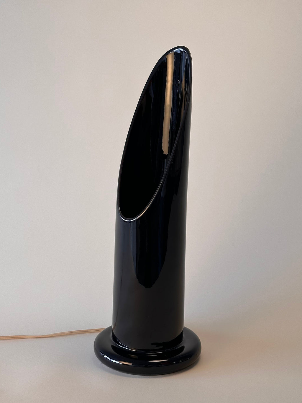 Lampe de table rouge à lèvres en céramique, fait au Canada