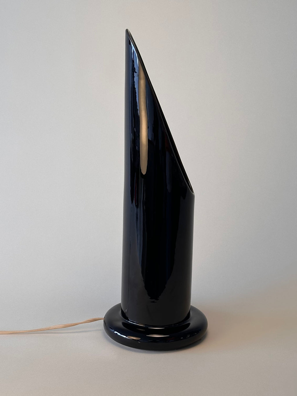 Lampe de table rouge à lèvres en céramique, fait au Canada