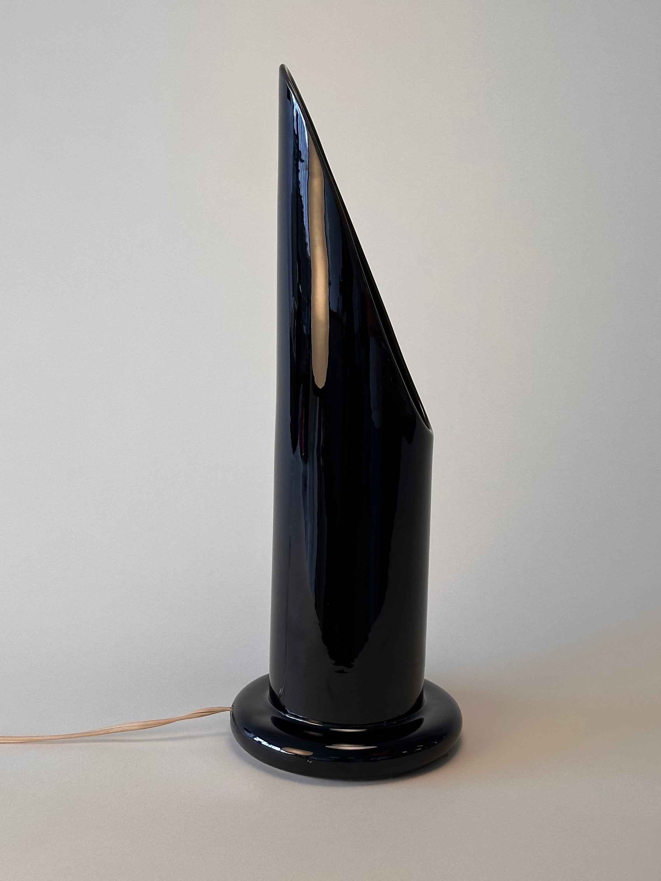 Lampe de table rouge à lèvres en céramique, fait au Canada