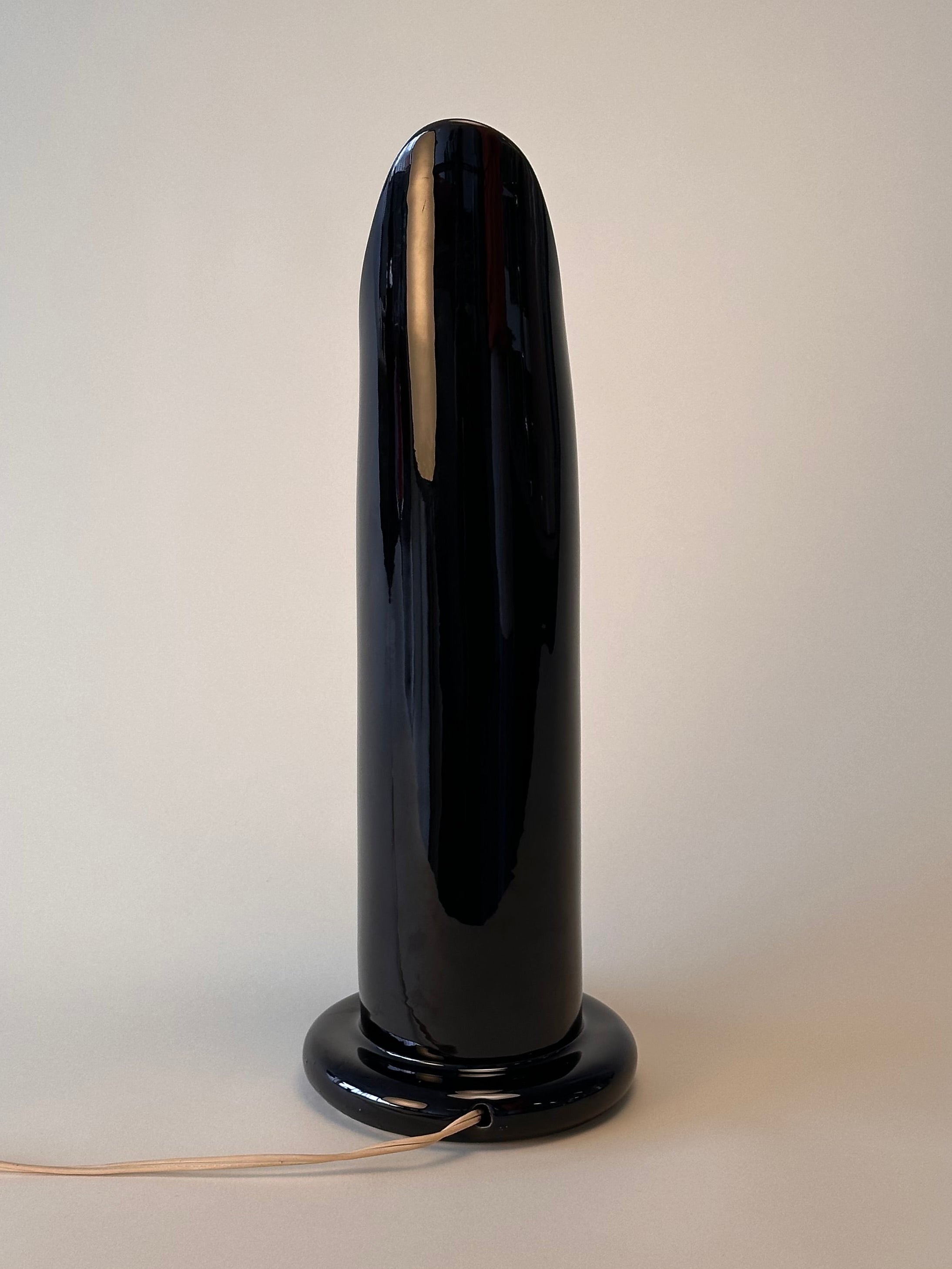 Lampe de table rouge à lèvres en céramique, fait au Canada