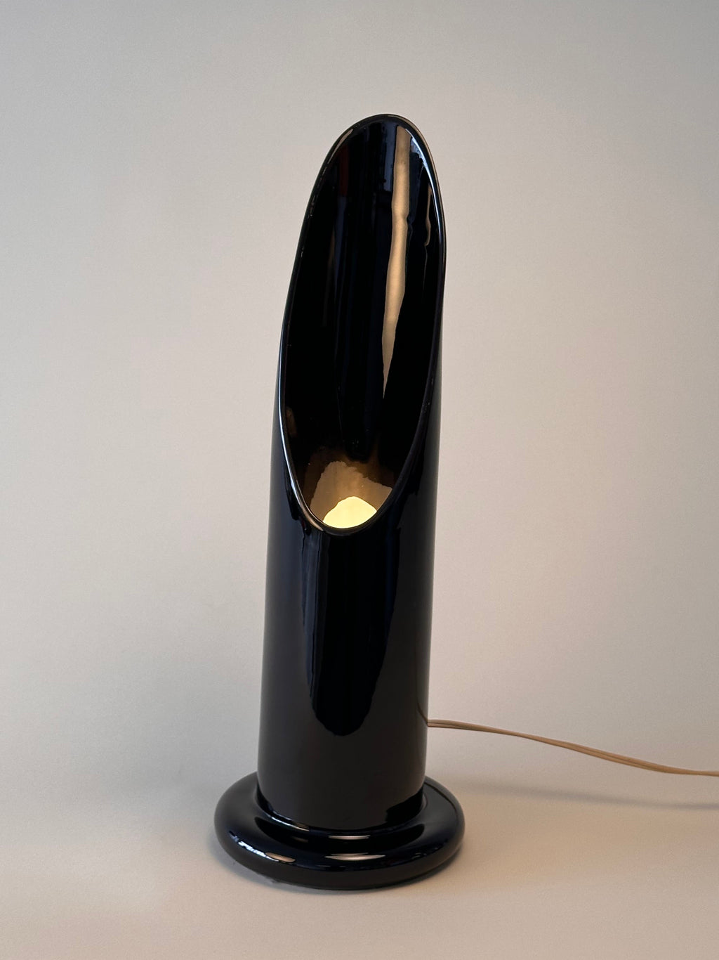 Lampe de table rouge à lèvres en céramique, fait au Canada