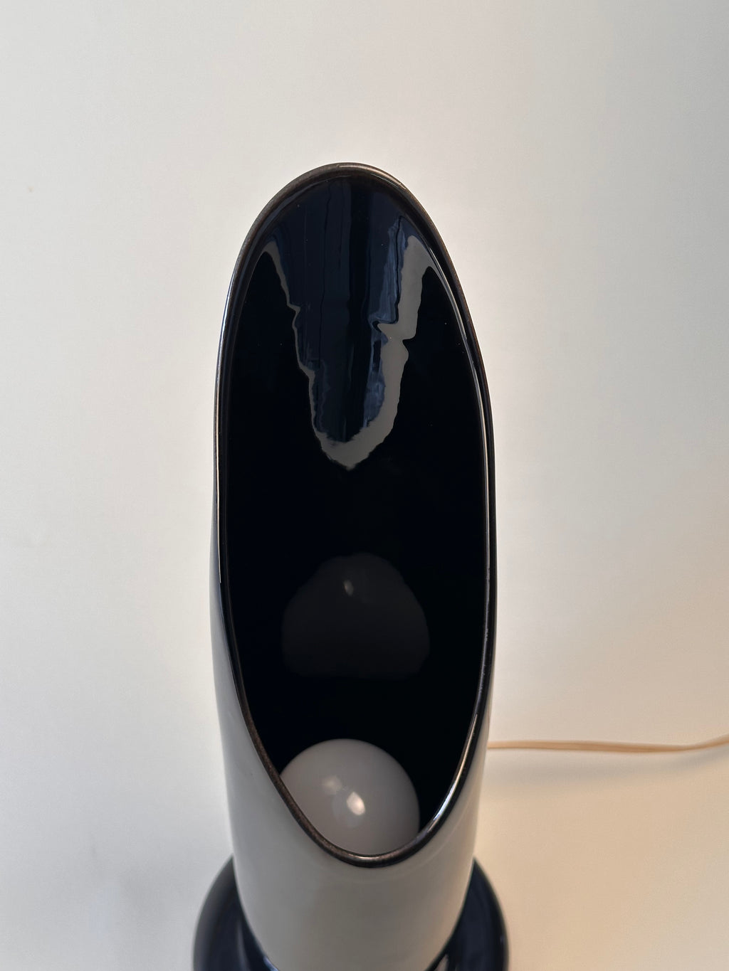Lampe de table rouge à lèvres en céramique, fait au Canada