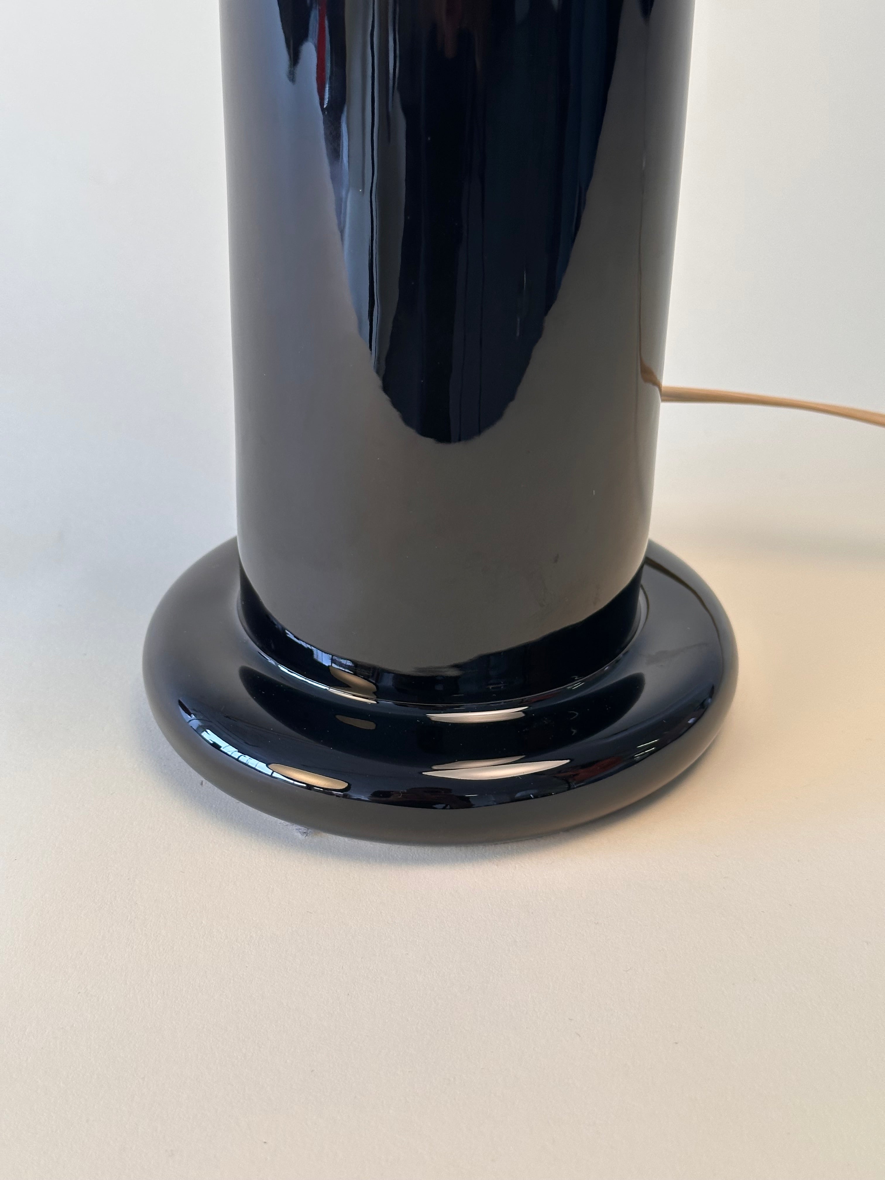 Lampe de table rouge à lèvres en céramique, fait au Canada
