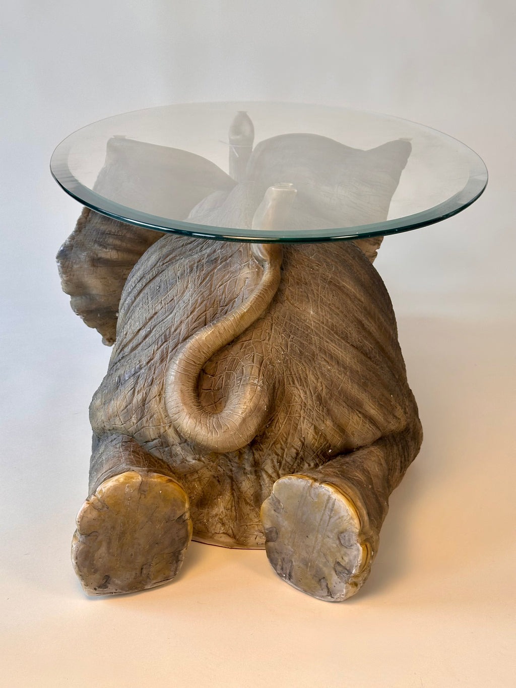Table à café sculpturale en forme d’éléphant