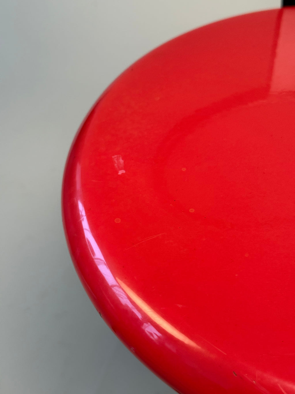 Petite chaise pivotante postmoderne par Amisco, Québec, circa 1990