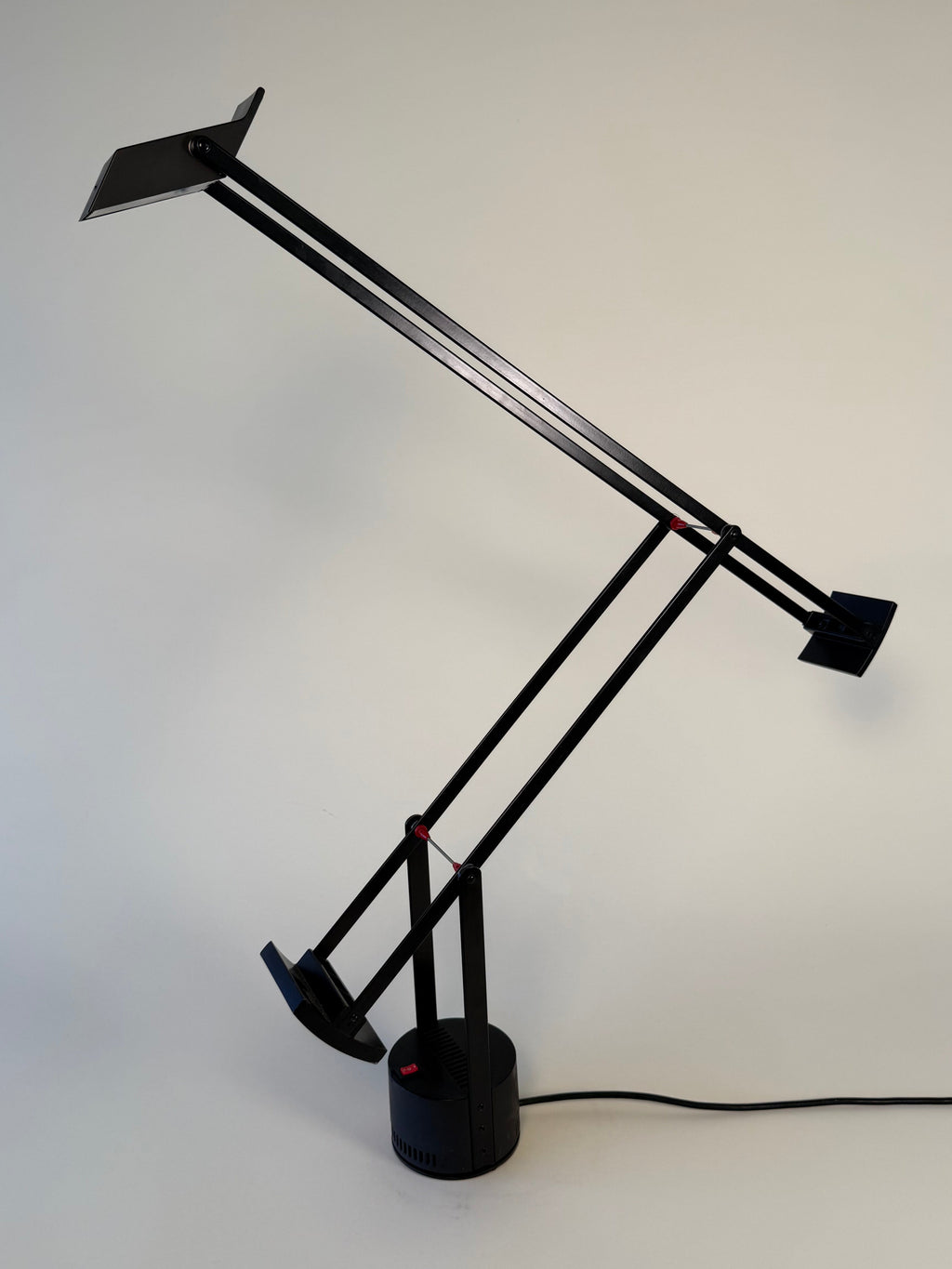 Lampe de bureau "Tizio" par Richard Sapper pour Artemide, fait en Italie 1972