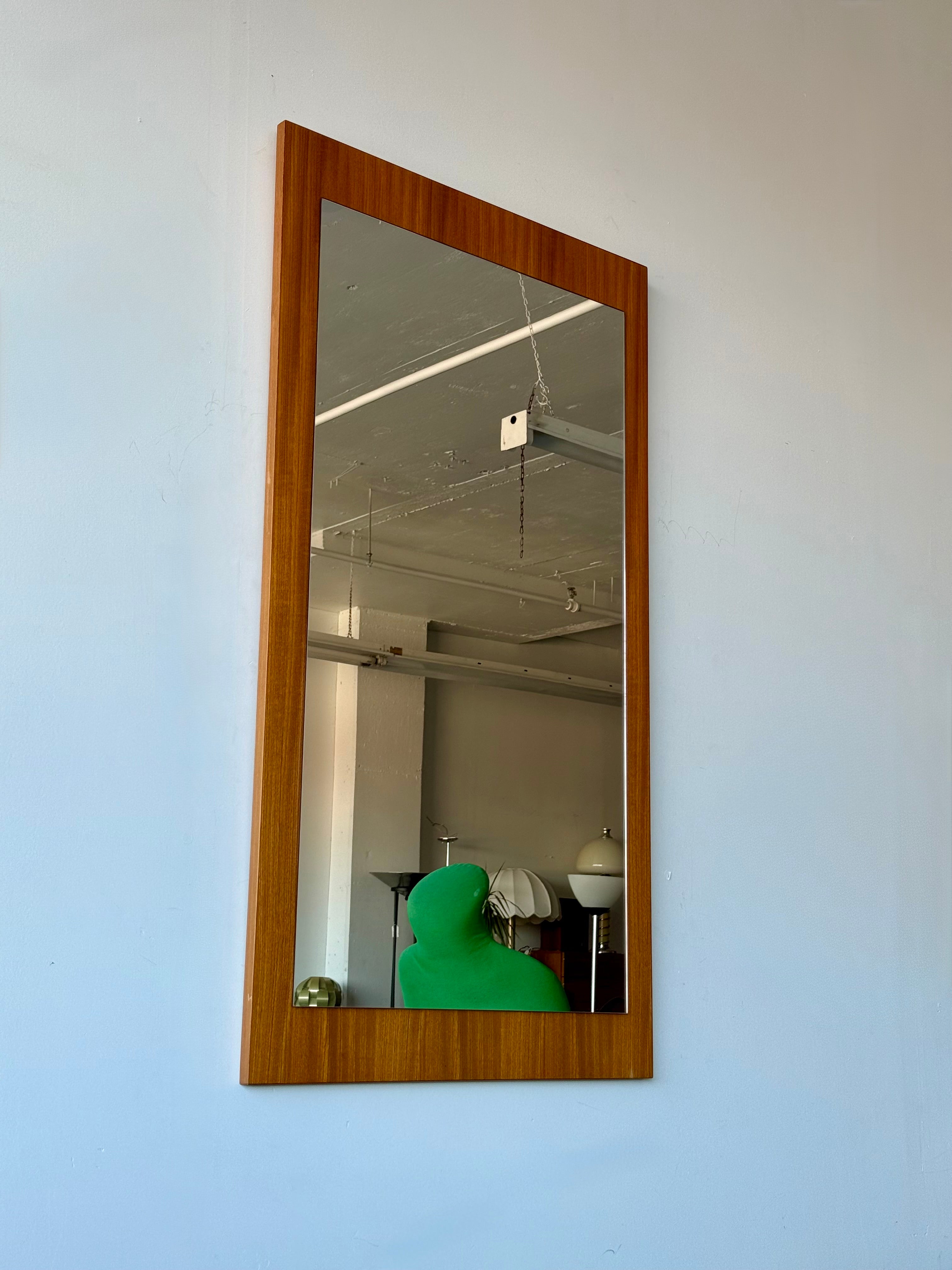 Miroir en bois de teck, fait au Canada