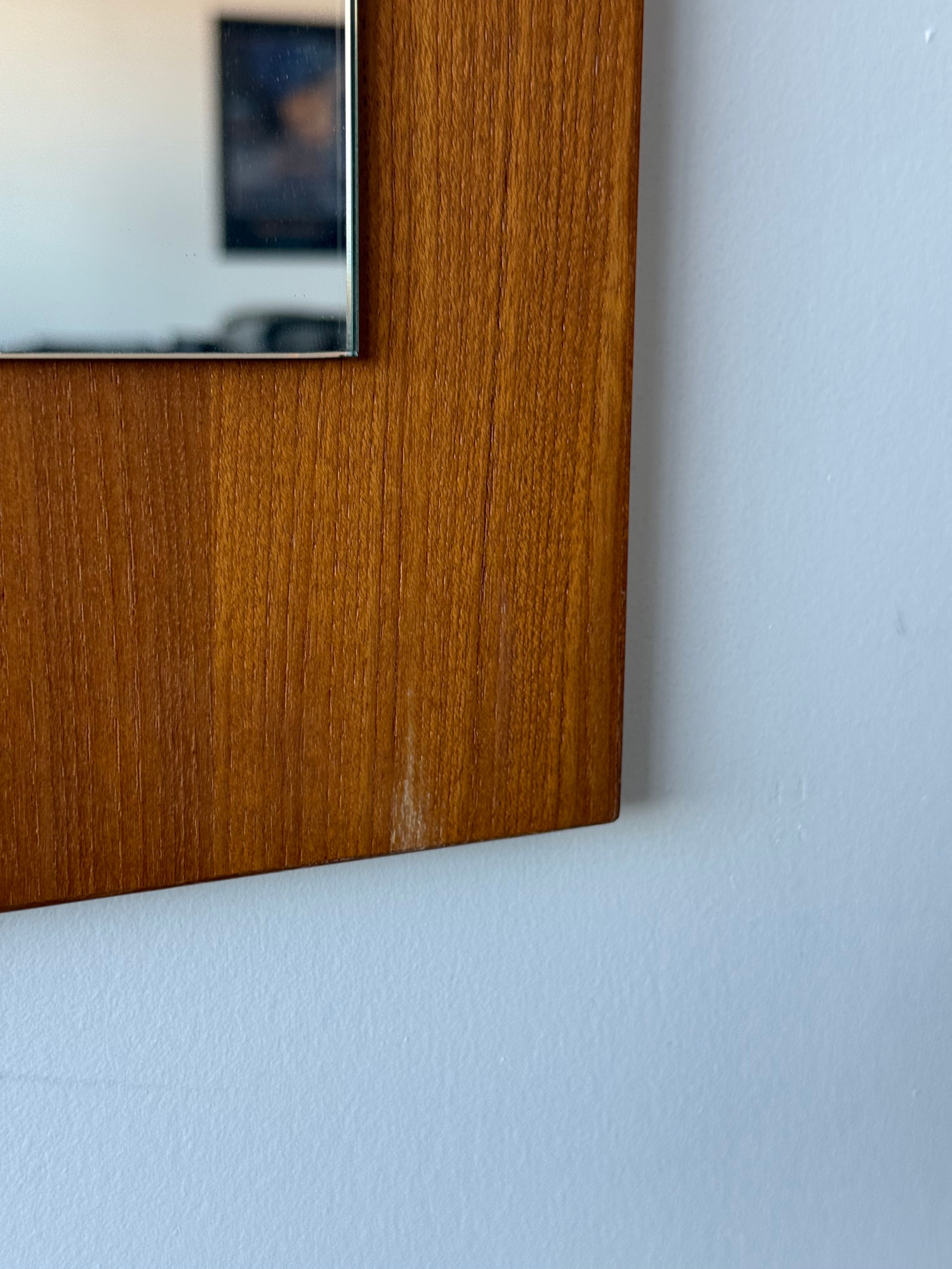 Miroir en bois de teck, fait au Canada