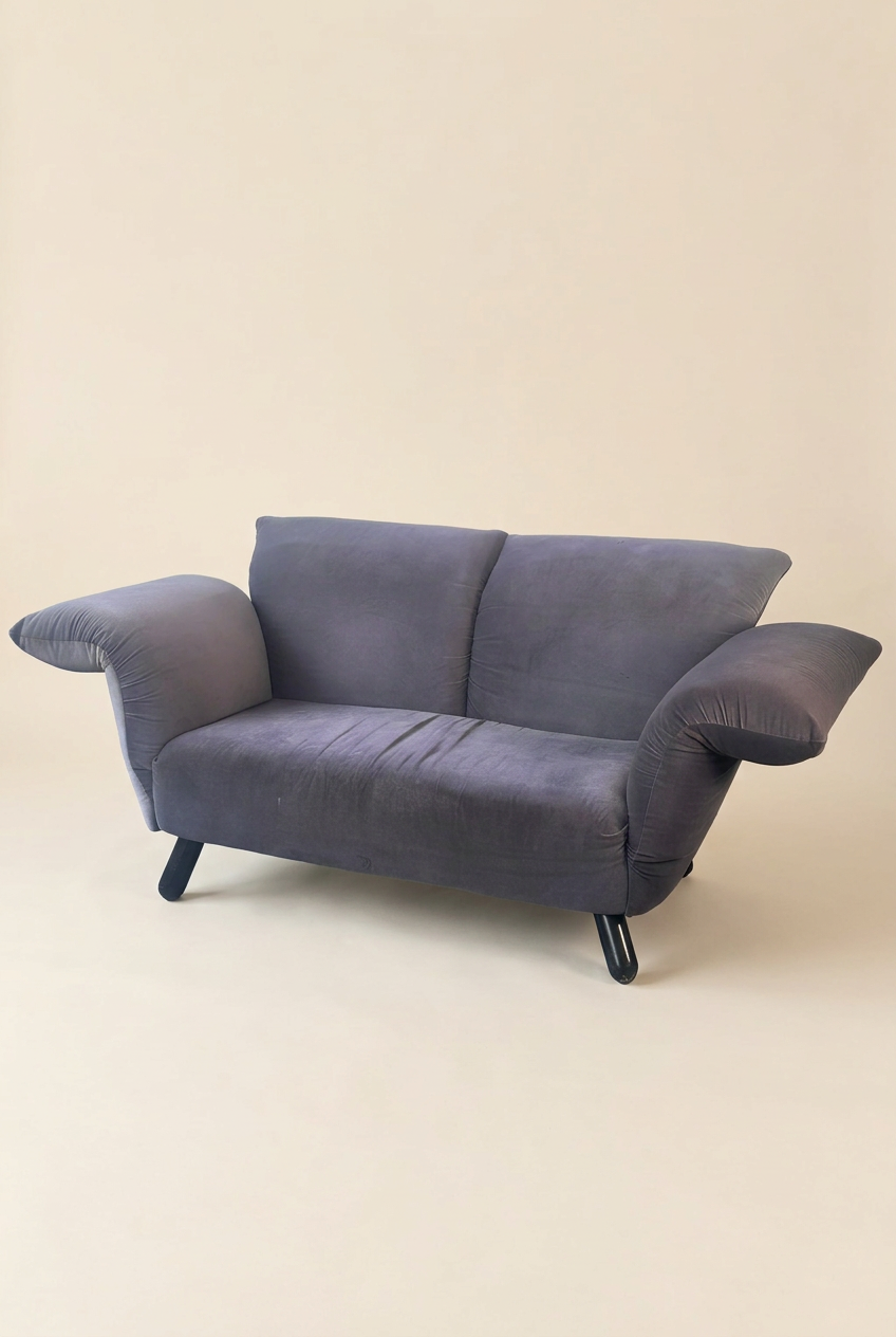 Accoudoir gauche sur fond beige