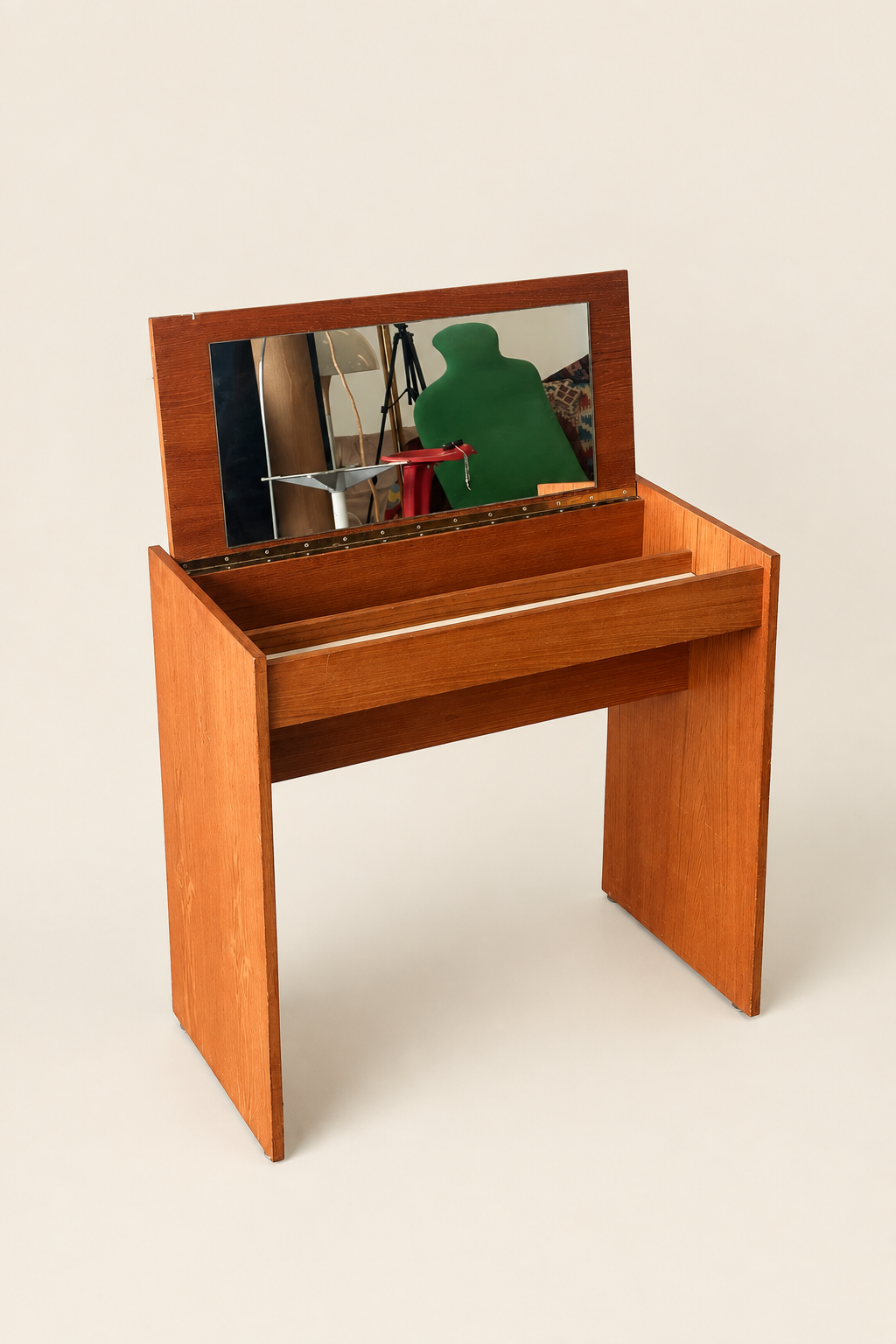 Coiffeuse fermée, vue 1