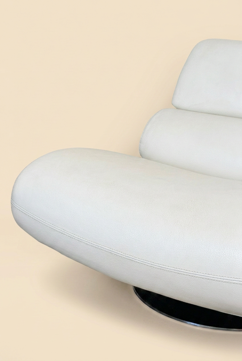 Détail de l’assise, éclairage blanc