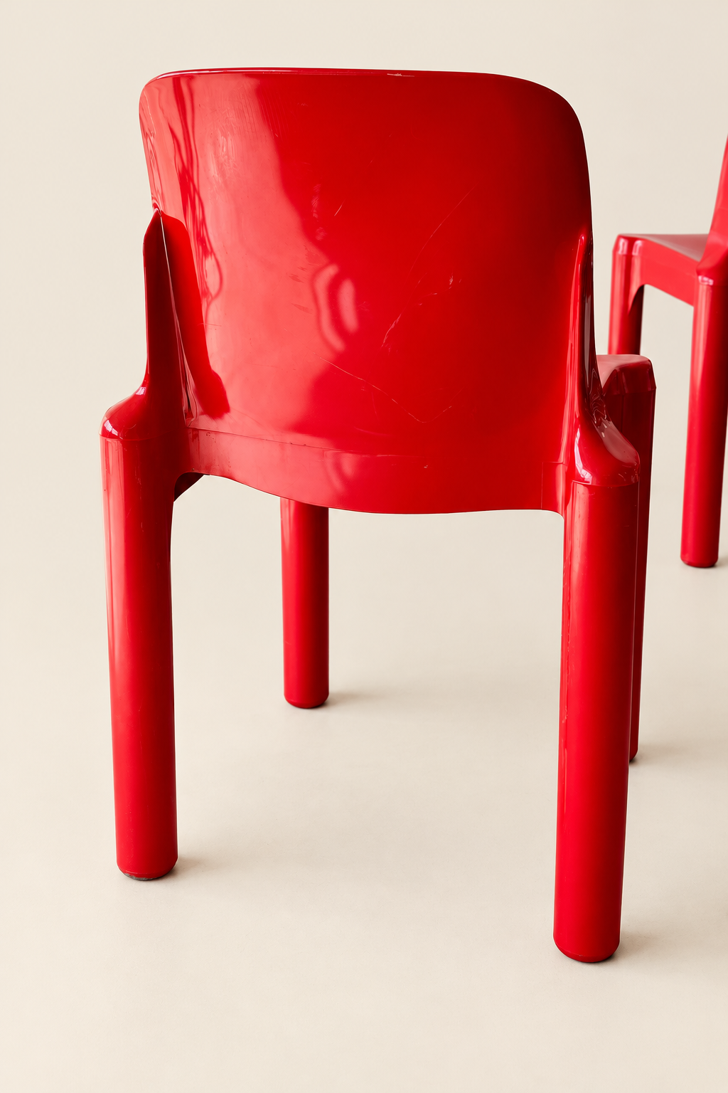 Deux chaises de profil