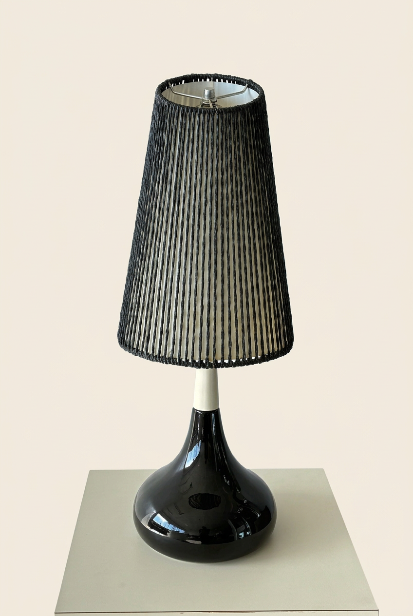 Lampe de face sur fond crème