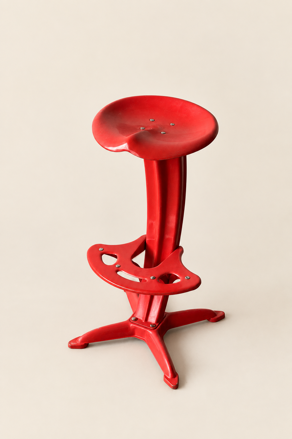 Lampe éteinte sur fond beige