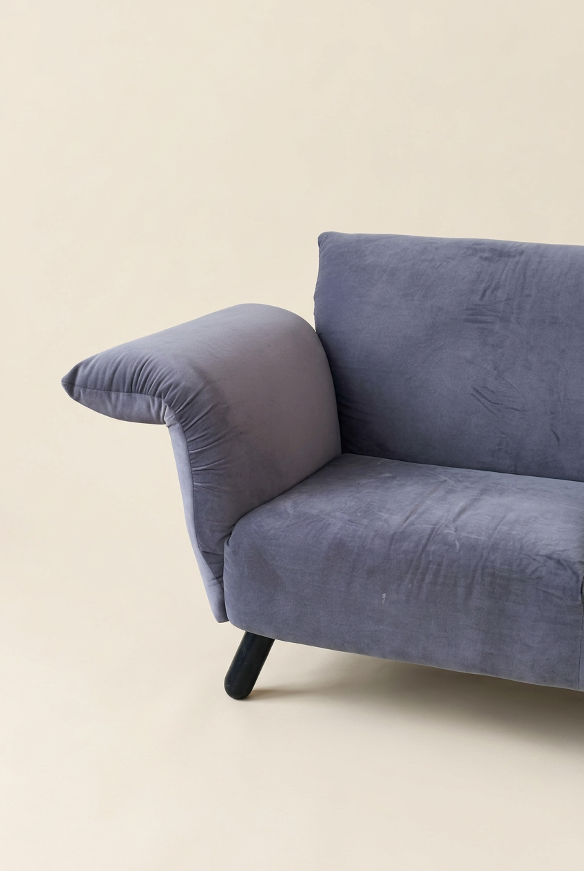 Pied et assise sur fond beige