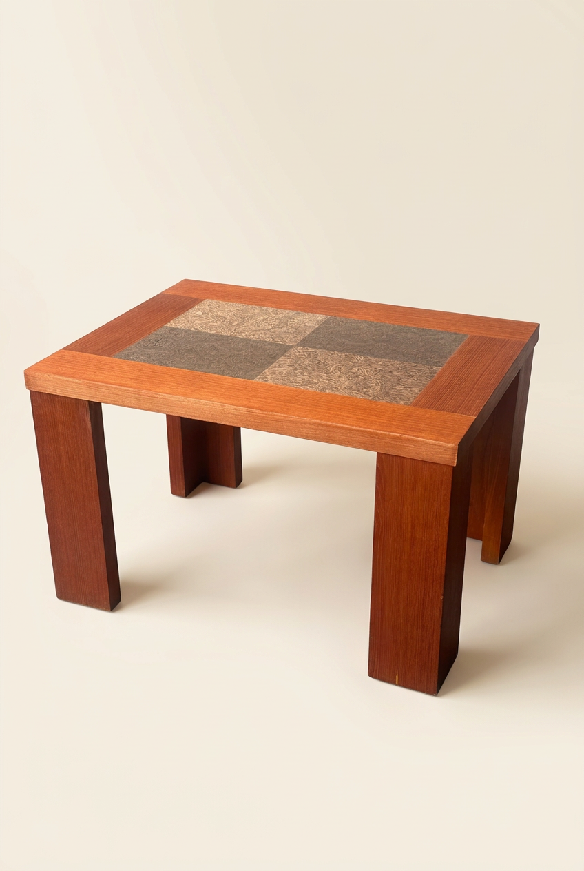 Tables sur fond crème, vue 5